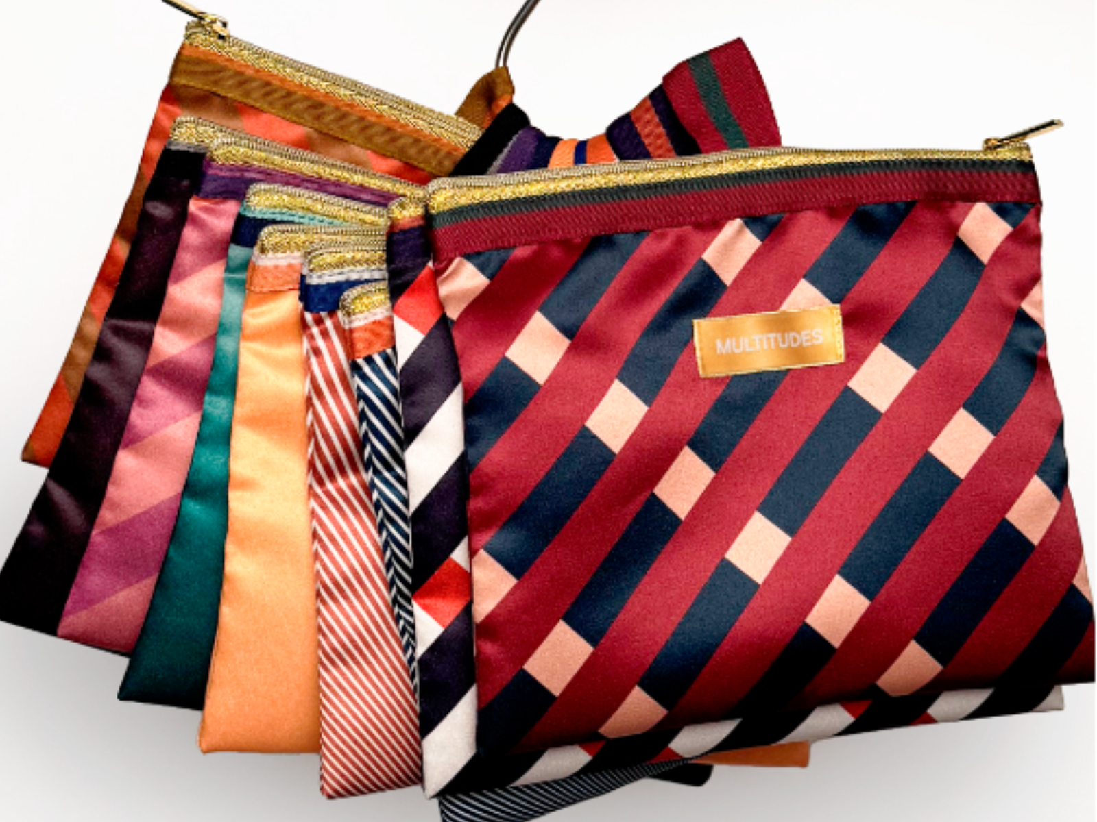 Multitudes — pleated pouches design Made in Italy