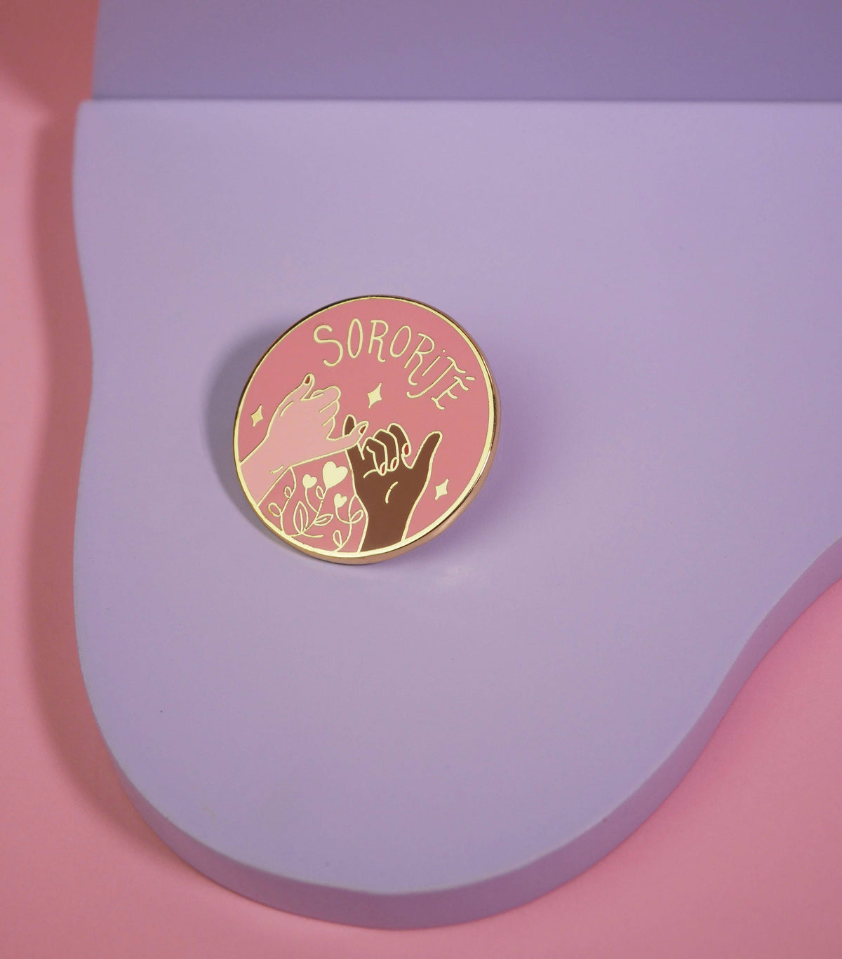 Pin’s Sororité | Malicieuse | Vue principale | Beluga Boutique