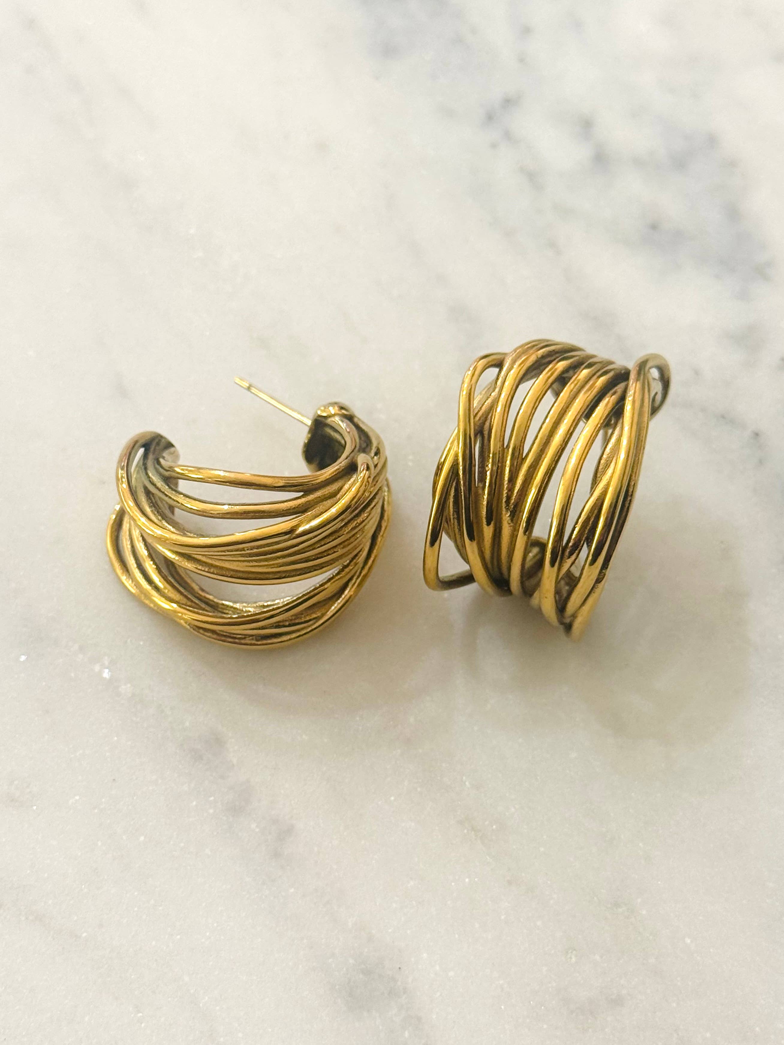 Boucles d'oreilles créoles Koza en fil d'acier doré enroulé, bijou Cassette Barcelona