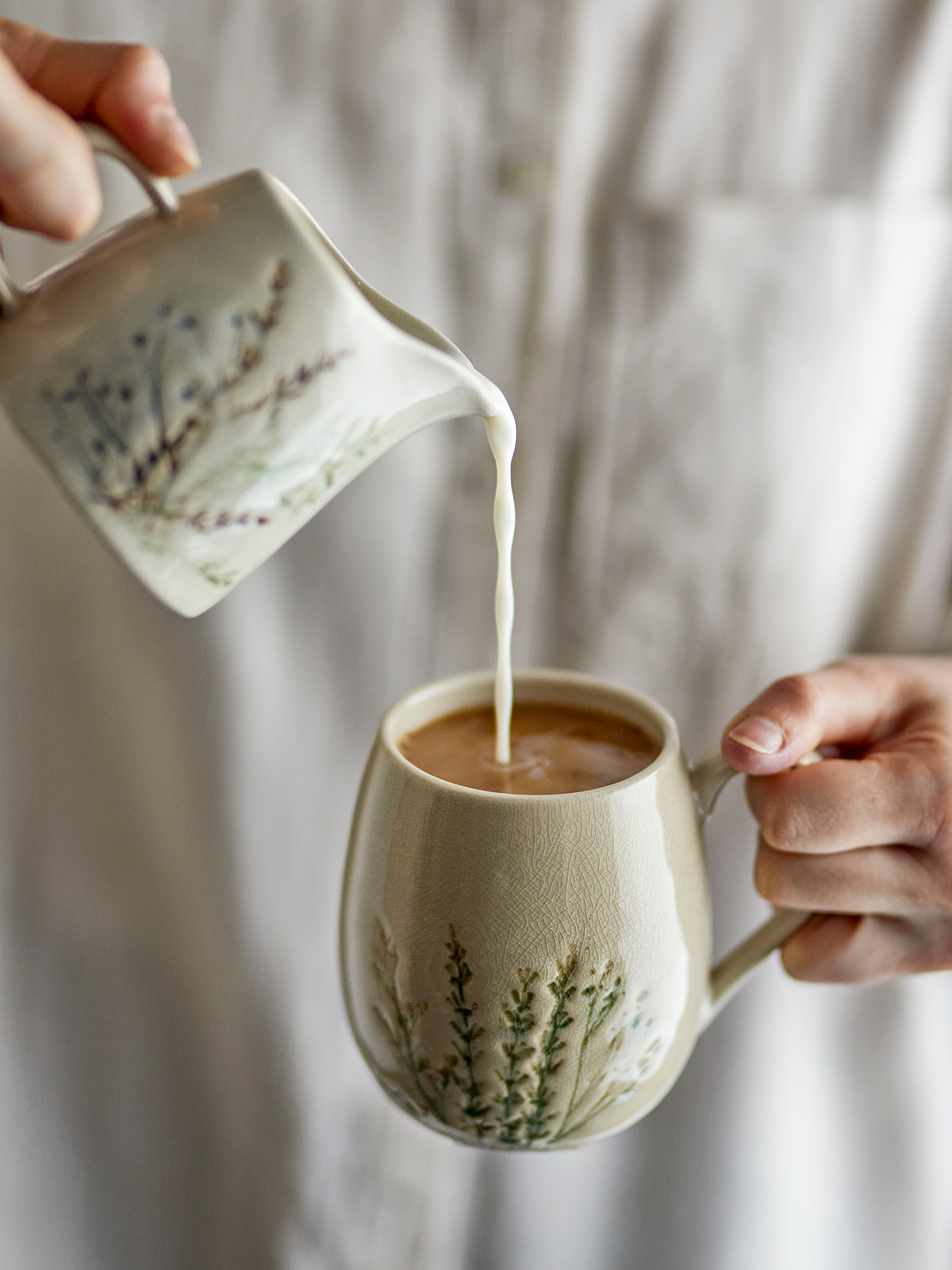 Mug Bea en grès craquelé à motif botanique, 400 ml | Bloomingville | Vue 3 | Beluga Boutique