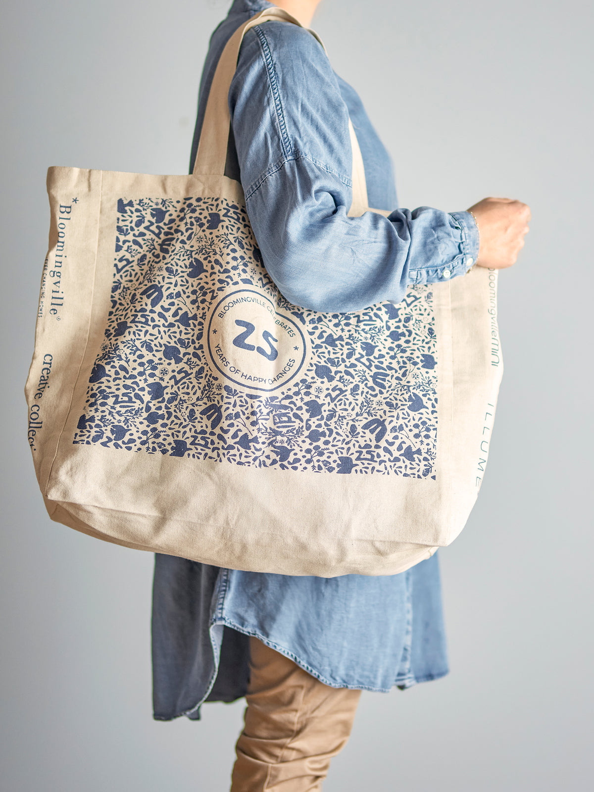 Sac de courses Anniversary en coton imprimé oiseaux et fleurs | Bloomingville | Vue 4 | Beluga Boutique