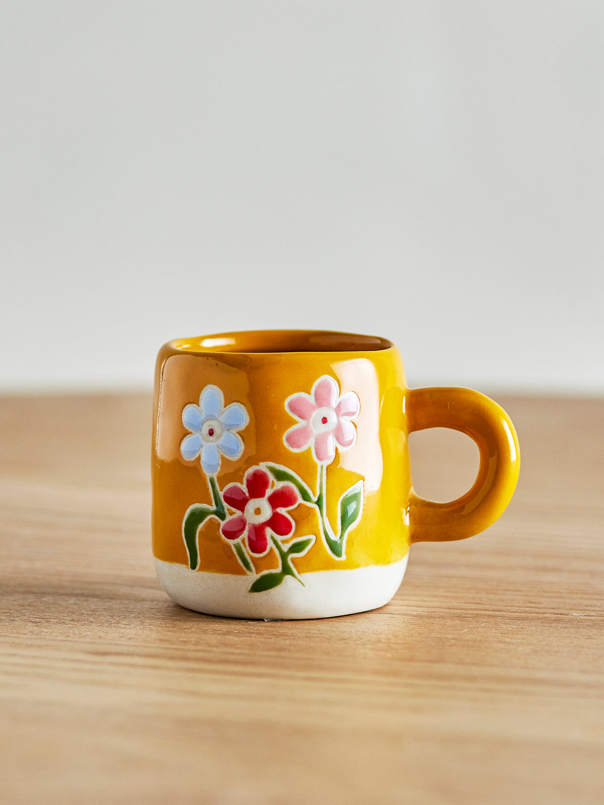 Tasse Millie en grès jaune à fleurs | Bloomingville | Vue 2 | Beluga Boutique