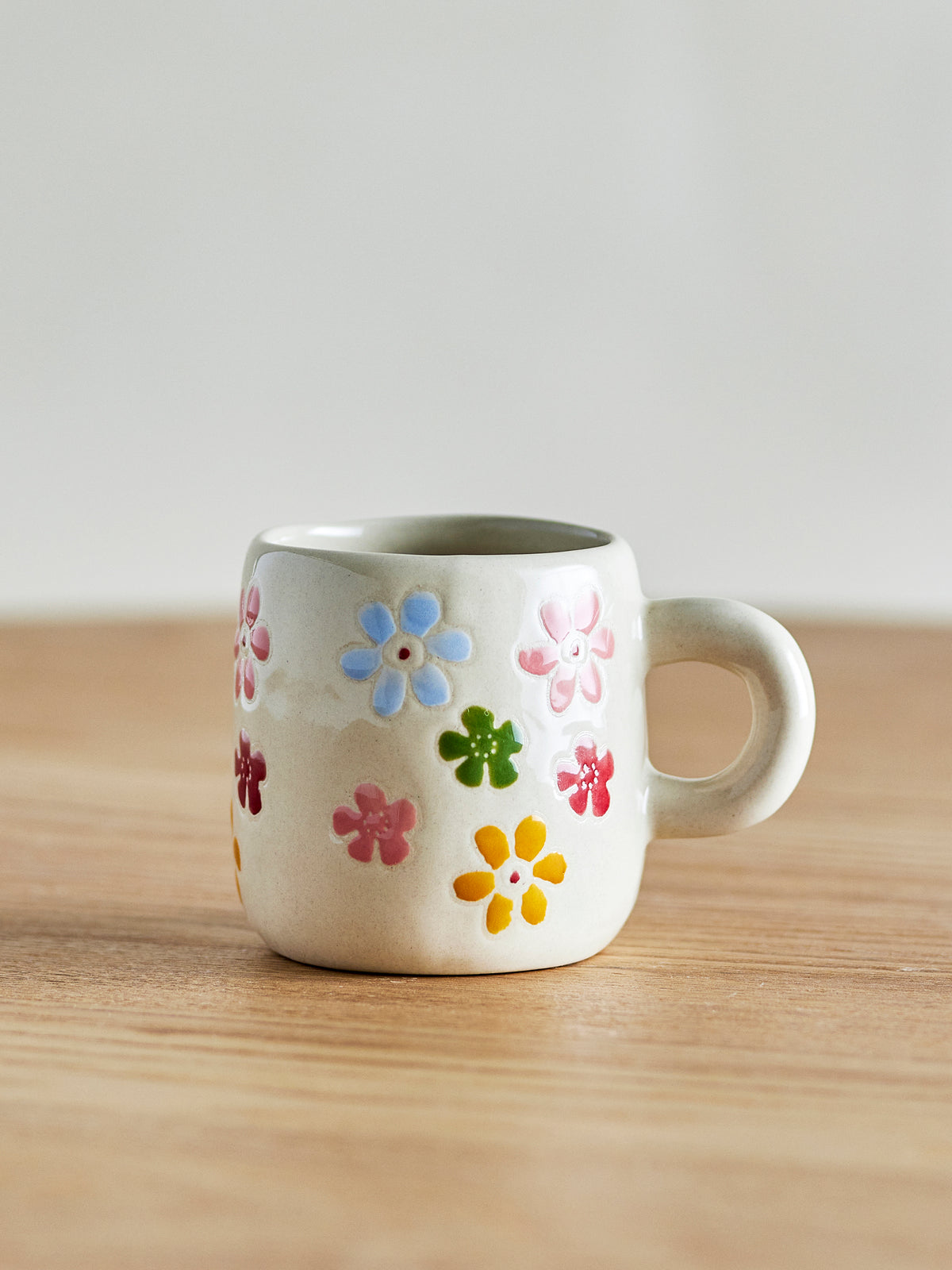 Tasse Millie en grès beige à fleurs colorées | Bloomingville | Vue 2 | Beluga Boutique