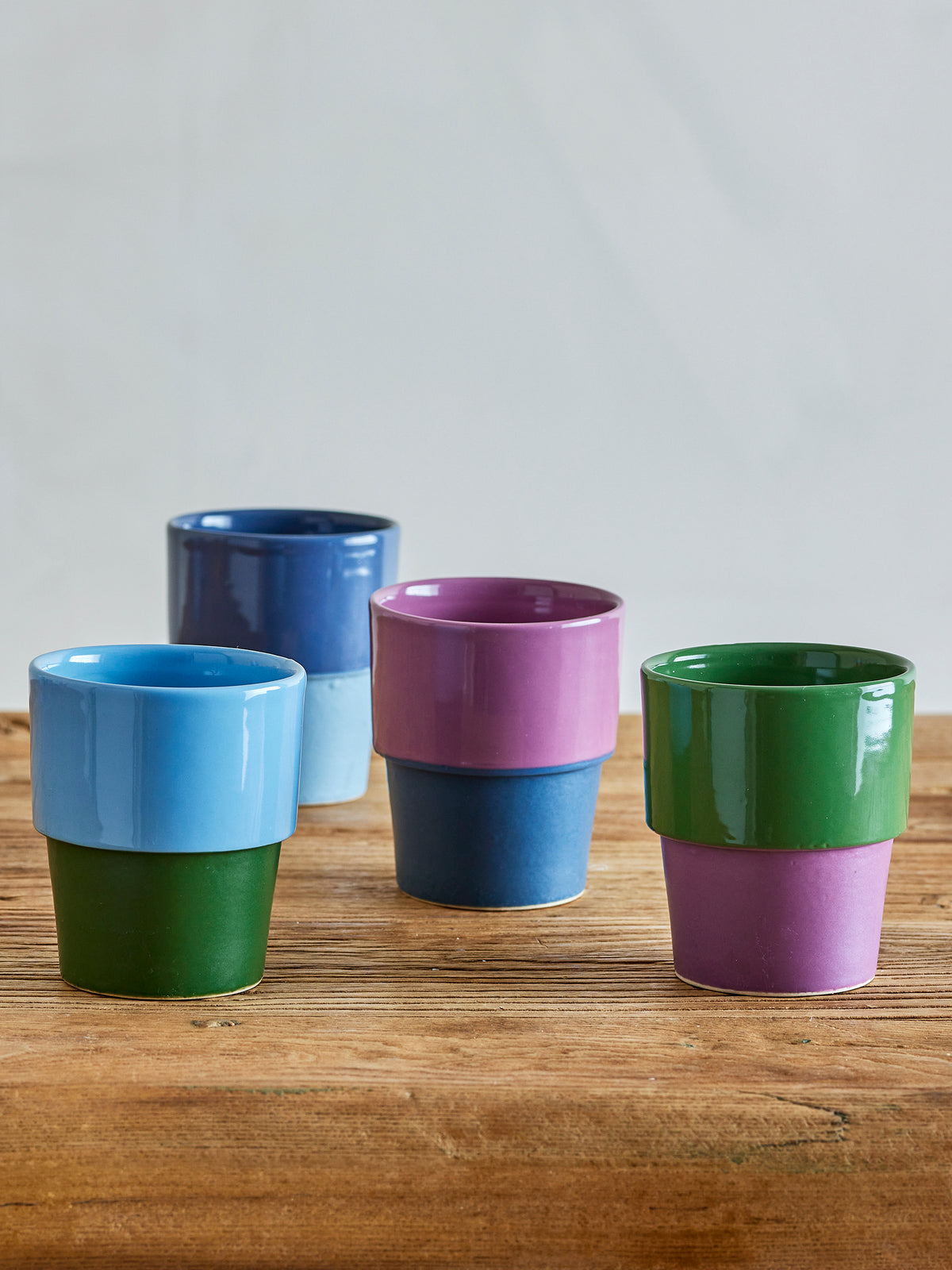 Tasses Ewan en grès bicolores bleu, vert, rose et marine, lot de 4 | Bloomingville | Vue 3 | Beluga Boutique