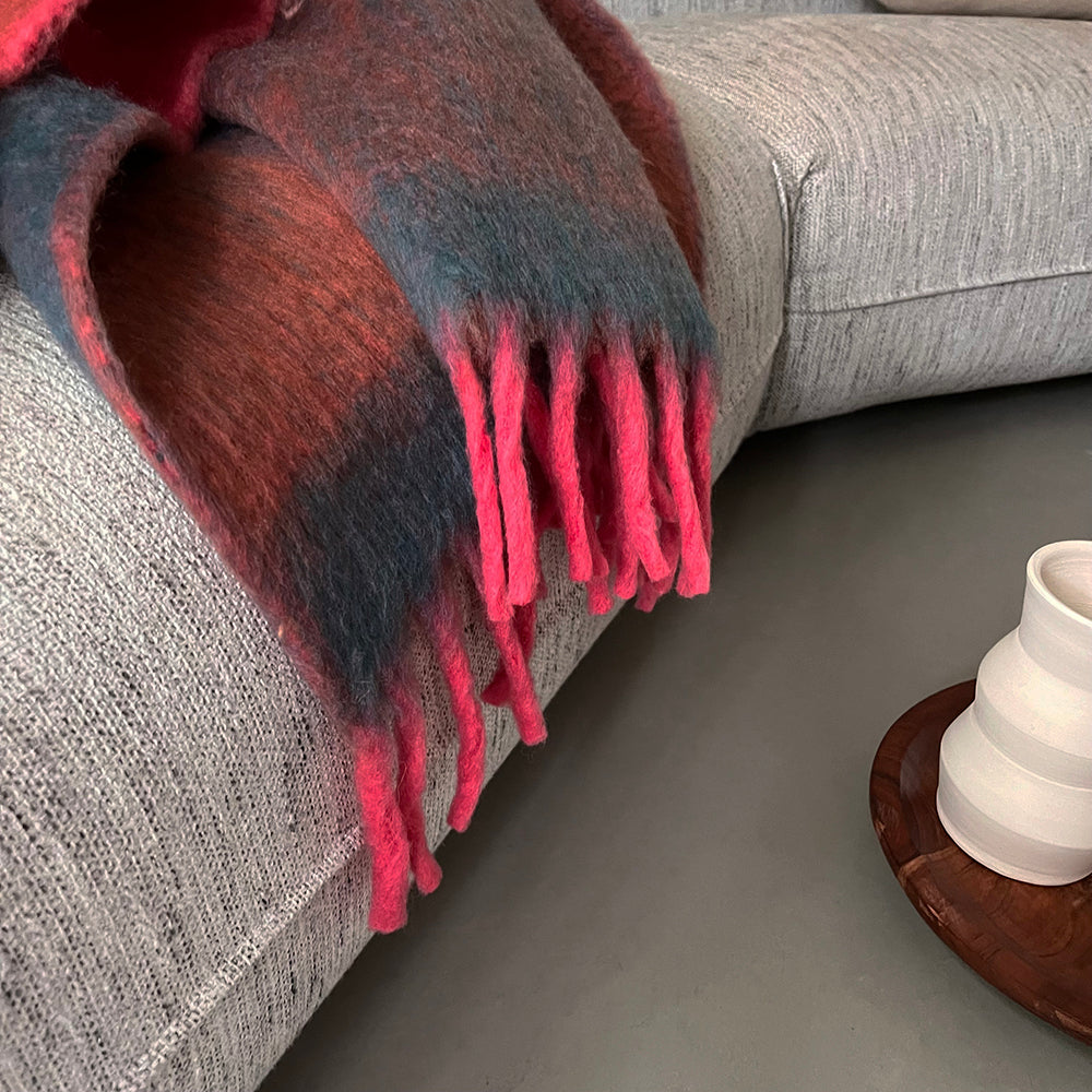 Plaid Zapotec doux en polyester recyclé | Rose | Malagoon | Mise en situation 3 | Beluga Boutique