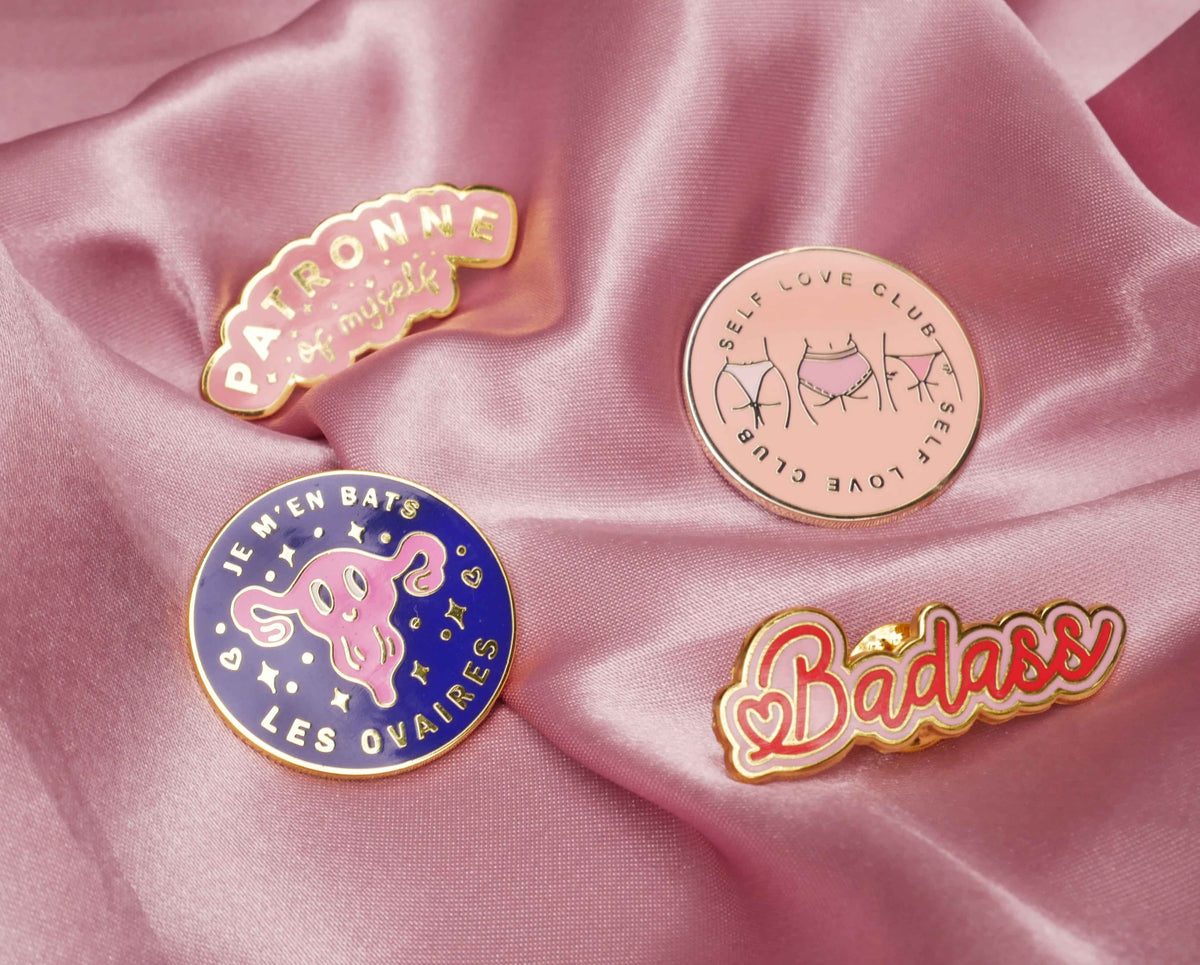 Pin’s Je m’en bats les ovaires | Malicieuse | Vue 2 | Beluga Boutique