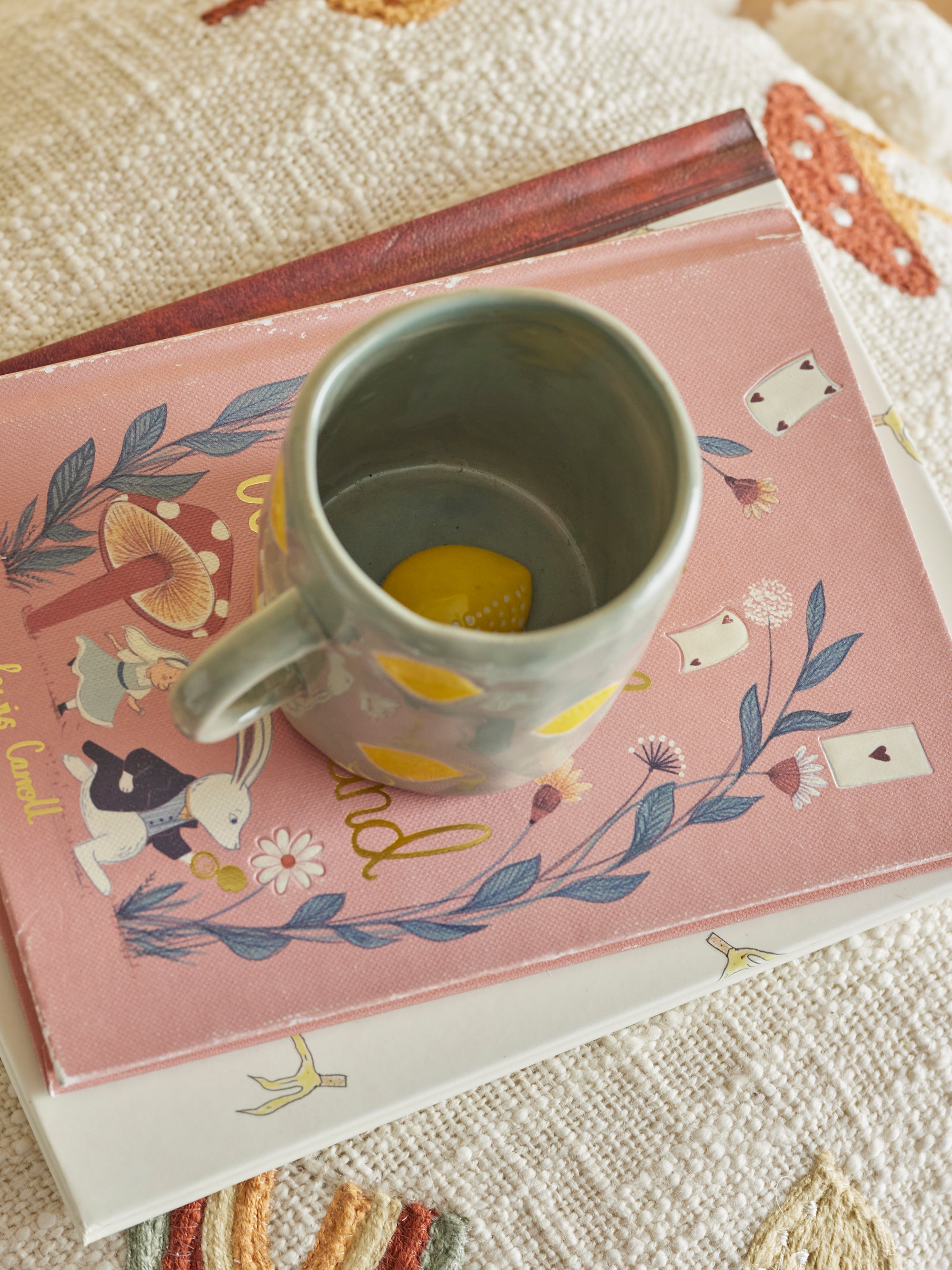 Agnes mug in green stoneware