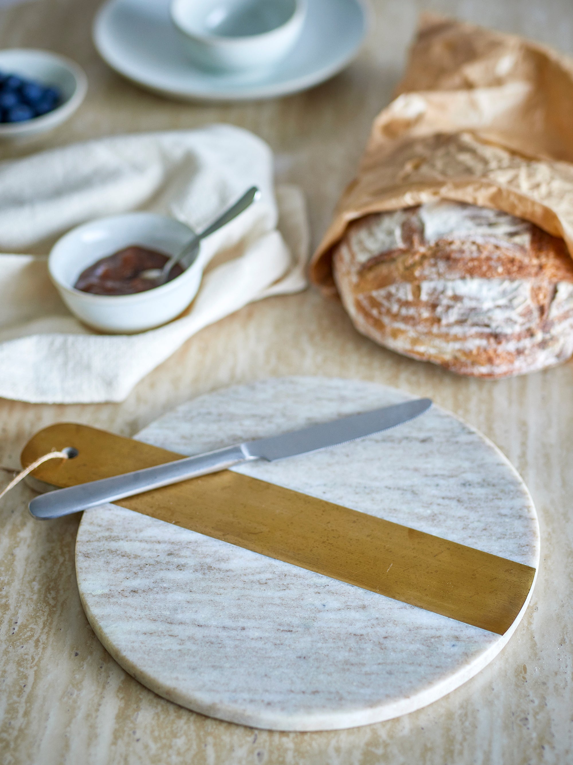 Planche à découper Villette en marbre et laiton