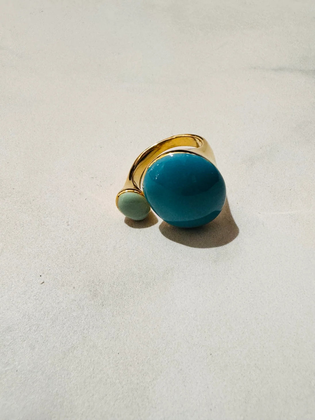 Bague émaillée Morris bleu — vue 2 — Cassette Barcelona