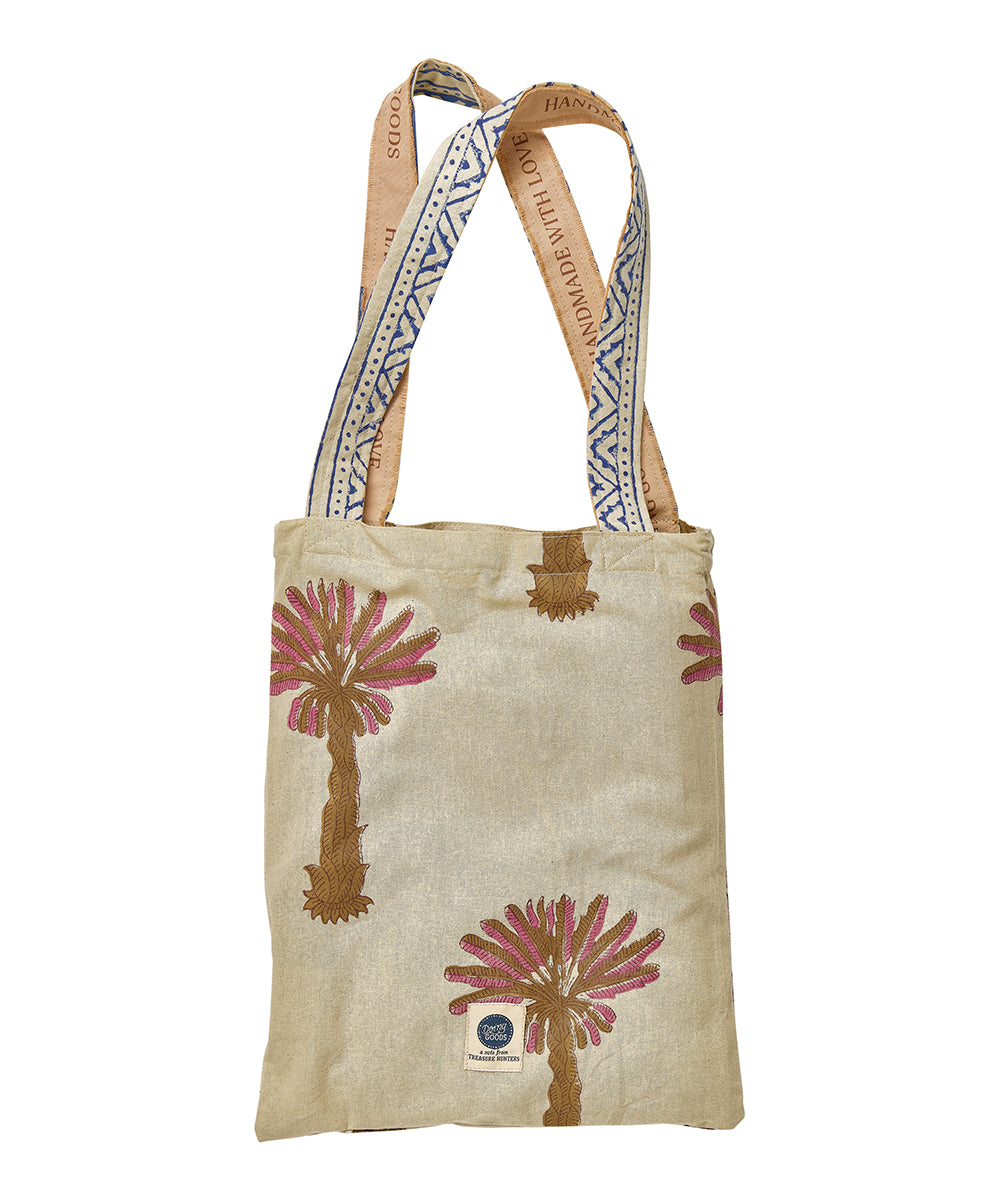 Jeté de coton Simple Tala Palmtree dans son tote bag