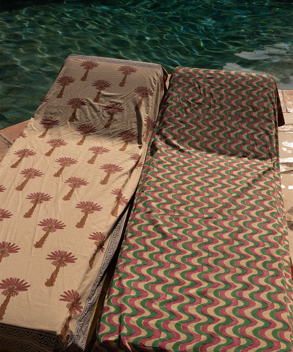 Jeté de coton Simple Tala Palmtree dans son tote bag