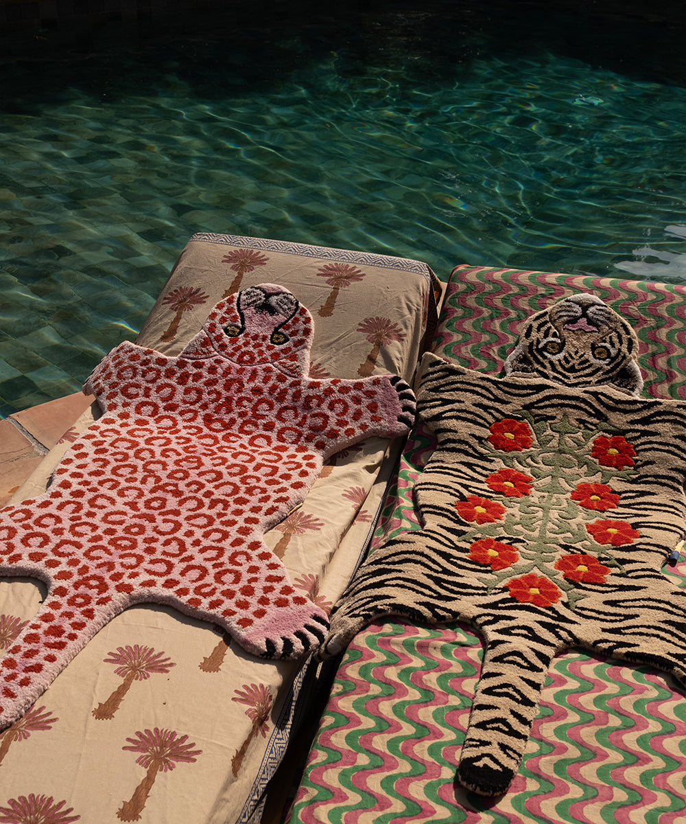 Jeté de coton Simple Tala Palmtree dans son tote bag