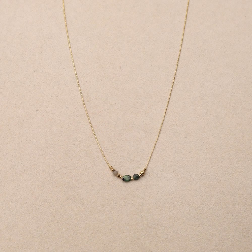 Collier Philomène en acier inoxydable doré et trois pierres de jade verte, bijou La Sélection Beluga