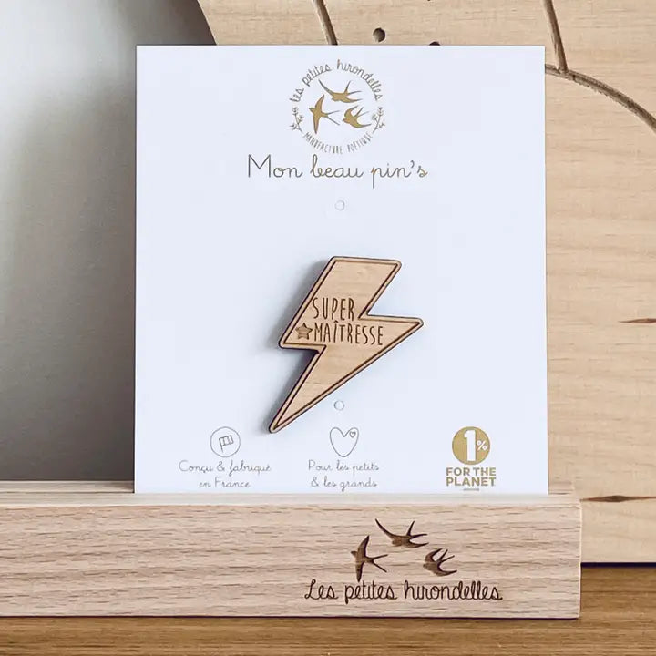 Pin's en bois Super Maîtresse