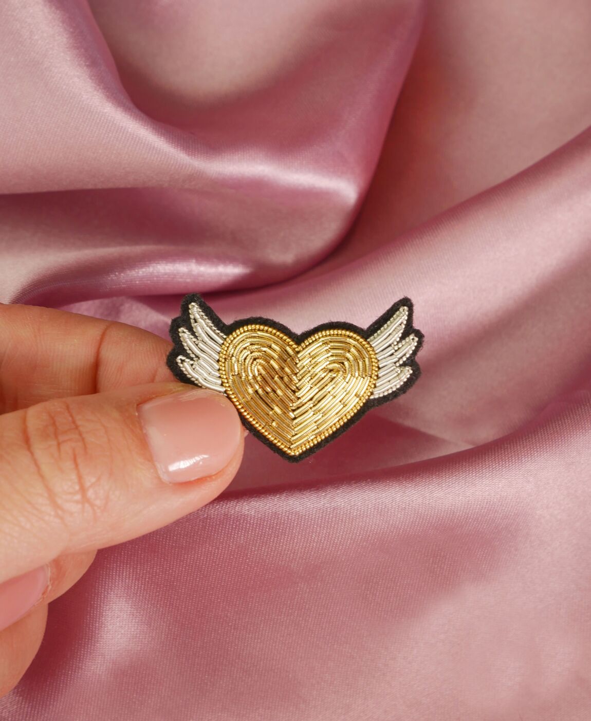 Broche Coeur ailé doré