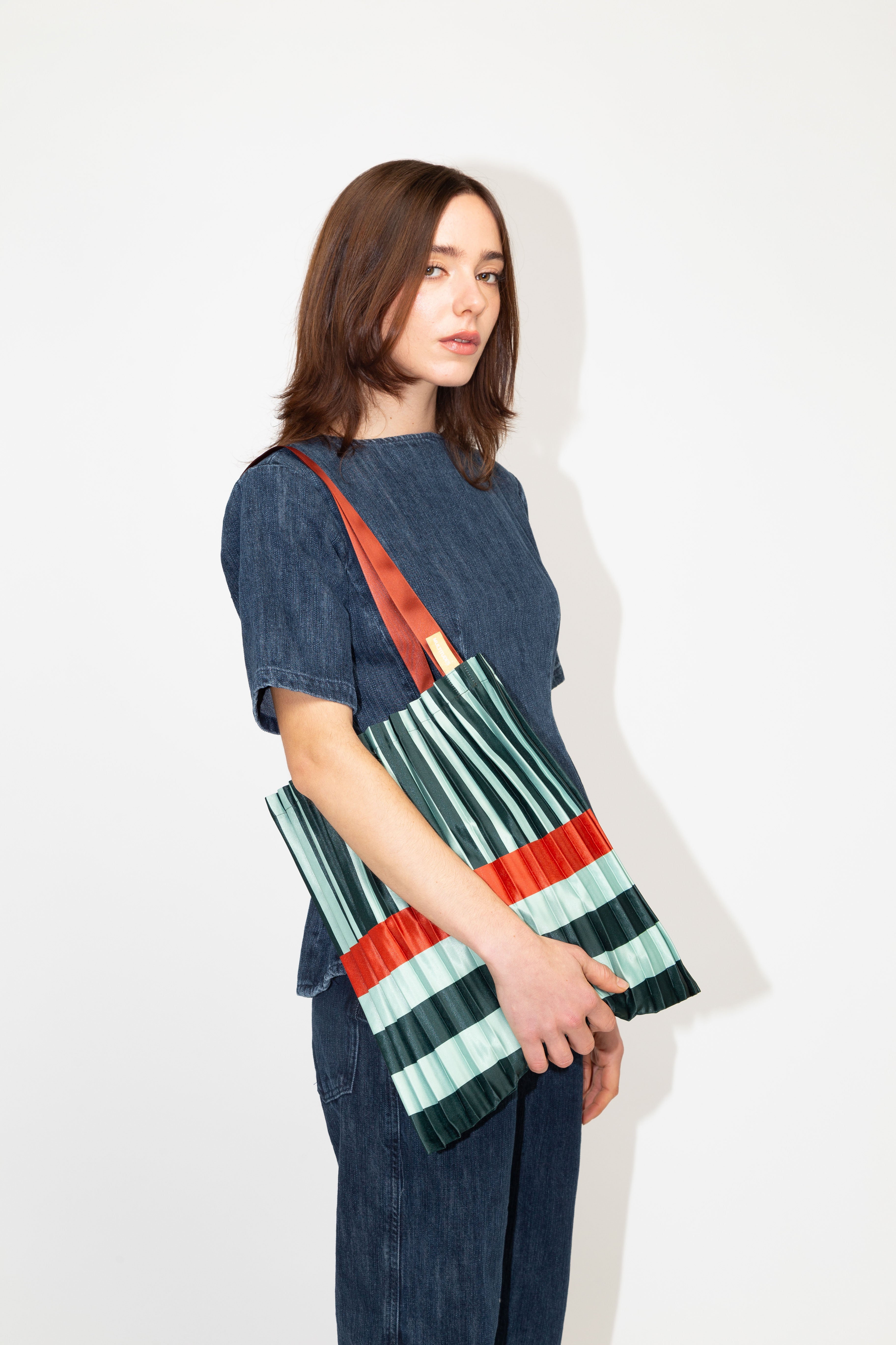 Tote bag en satin plissé Smeralda