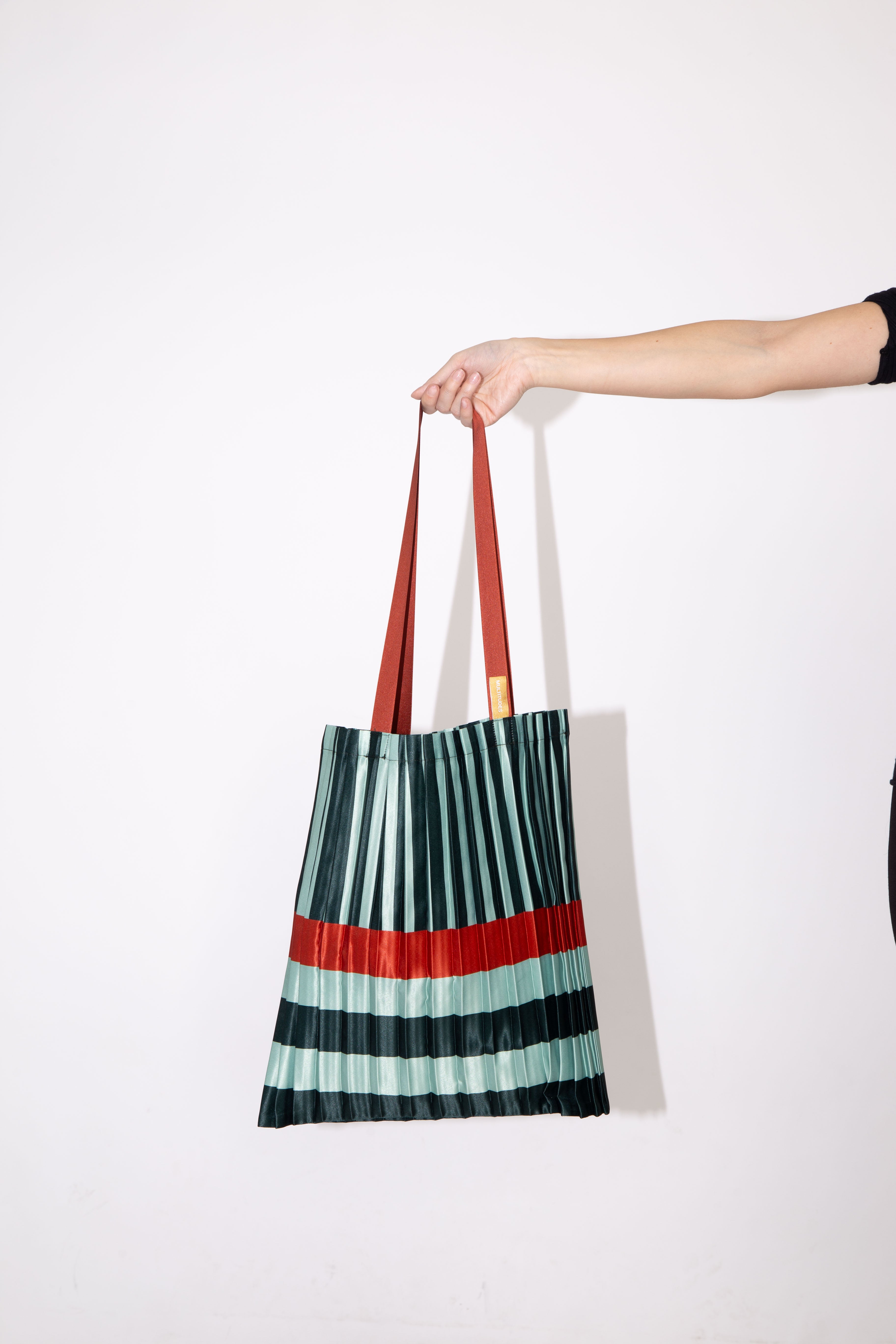 Tote bag en satin plissé Smeralda