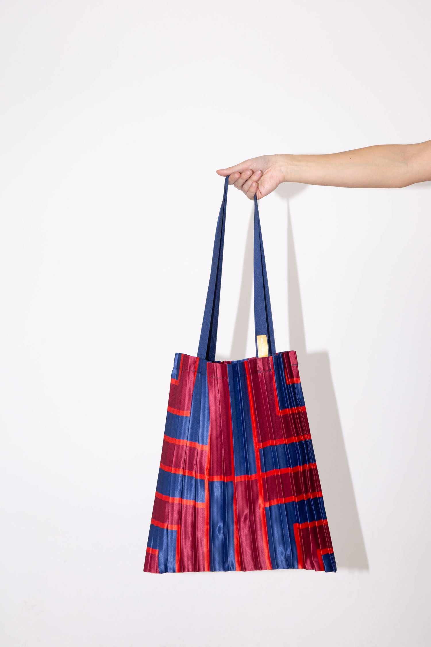 Stintino pleated satin tote bag