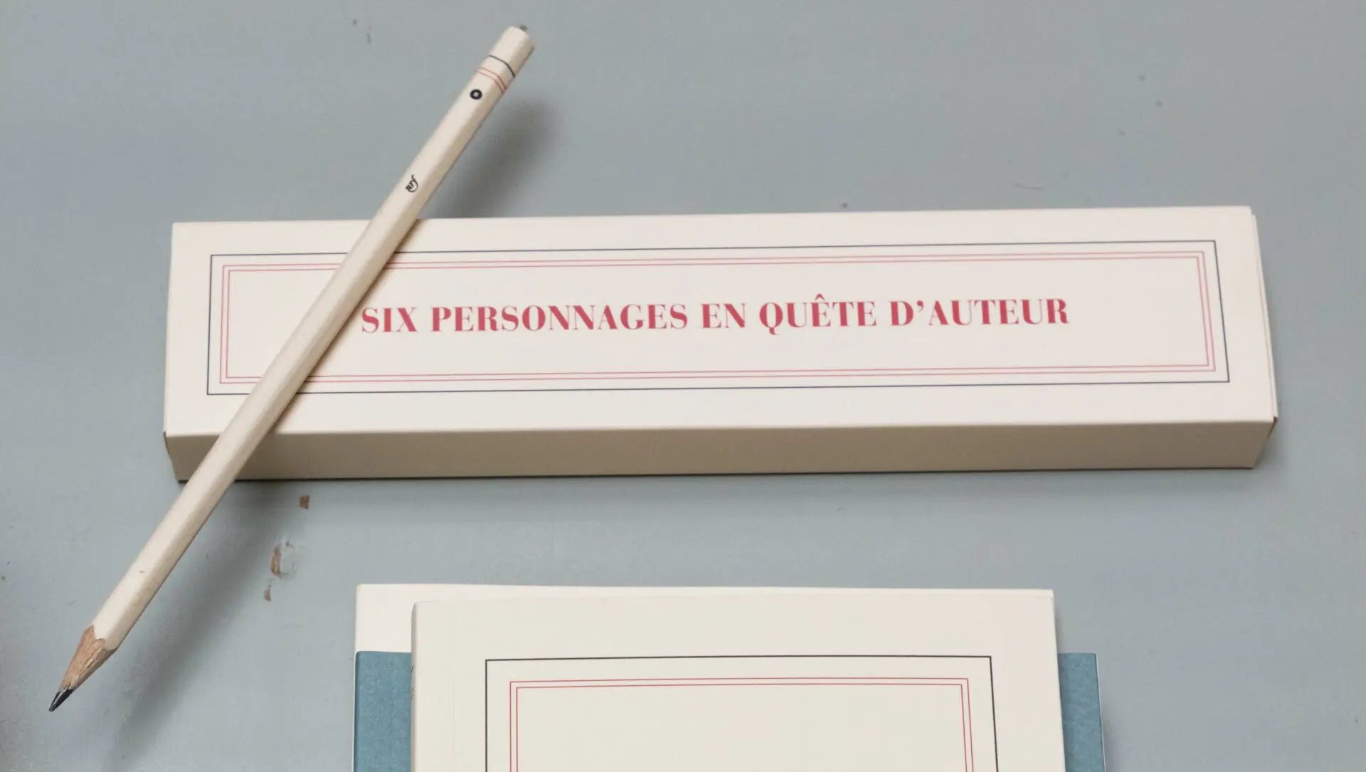 Étui crayons et gomme « six personnages en quête d'auteur »