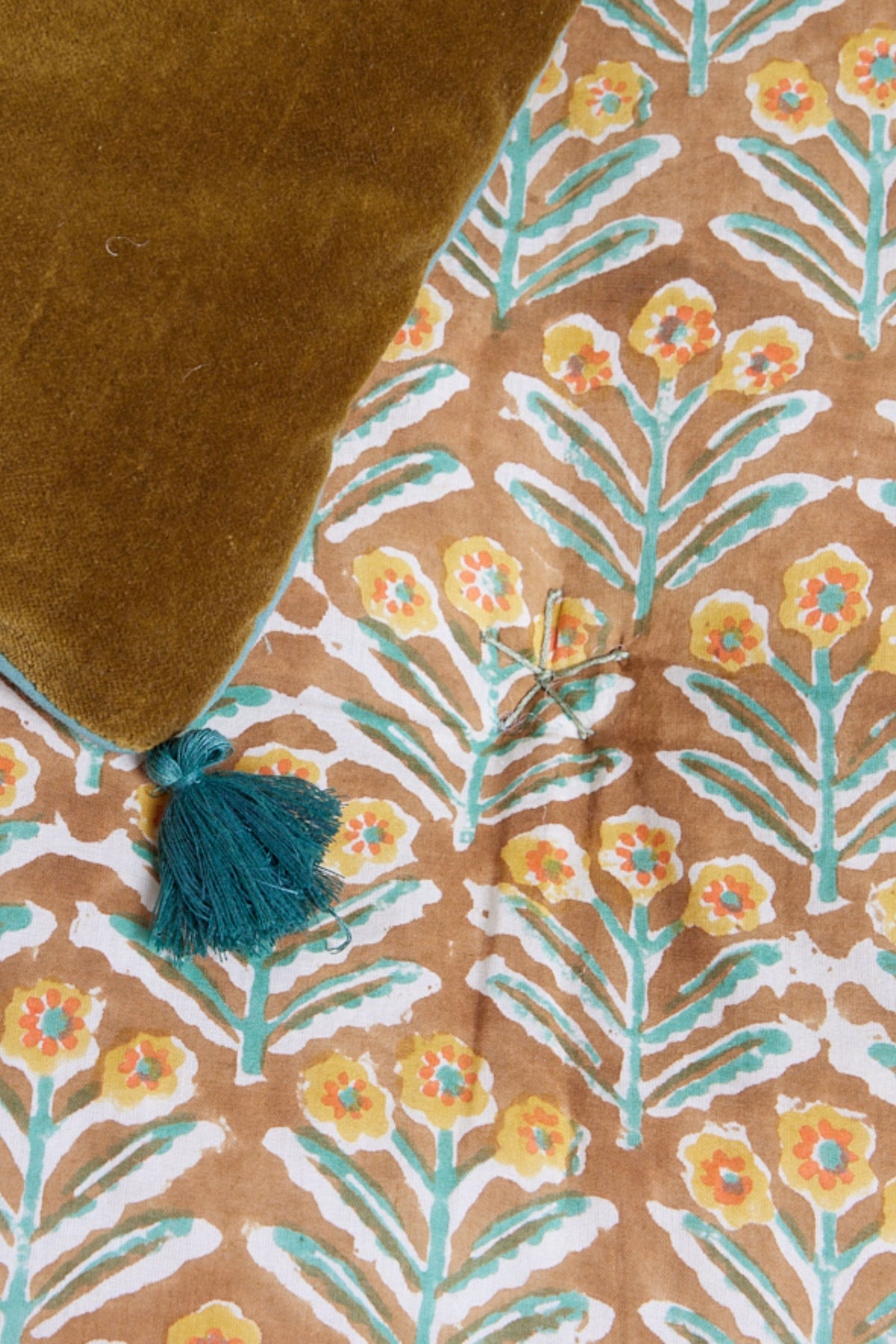 Sofa cover Mahal bronze | Bonheur du Jour | Détail | Beluga Boutique
