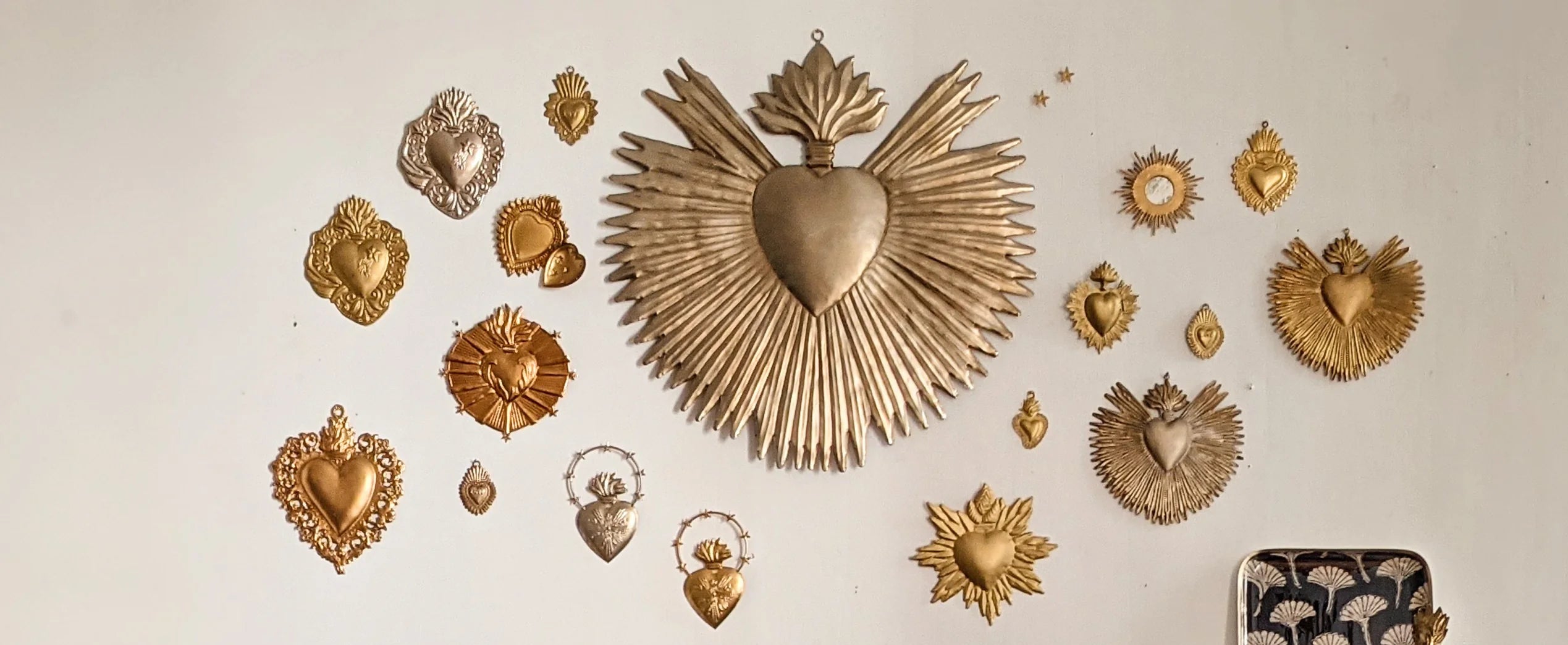 Ex-votos et clous Boncoeurs ✨ Objets symboliques et décoration murale inspirée