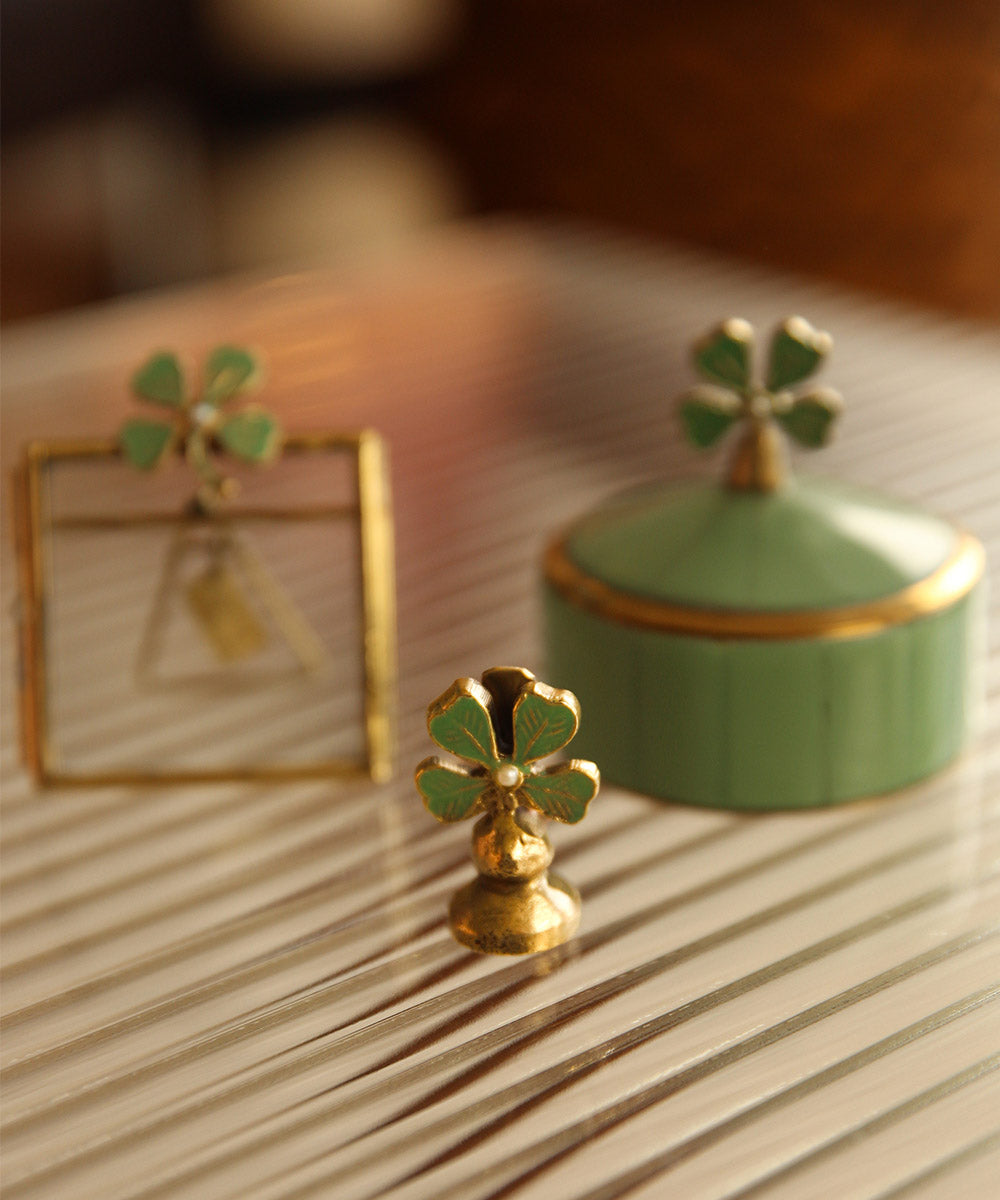 Cadeaux symboliques Doing Goods : objets porte-bonheur et petites attentions