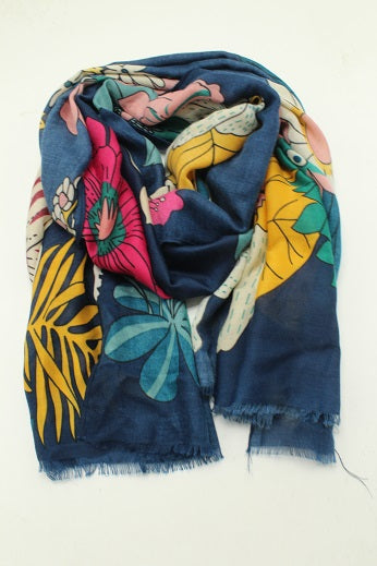 Happy Flowers Stole | La sélection Beluga | View 5 | Beluga Boutique