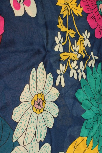 Happy Flowers Stole | La sélection Beluga | View 6 | Beluga Boutique