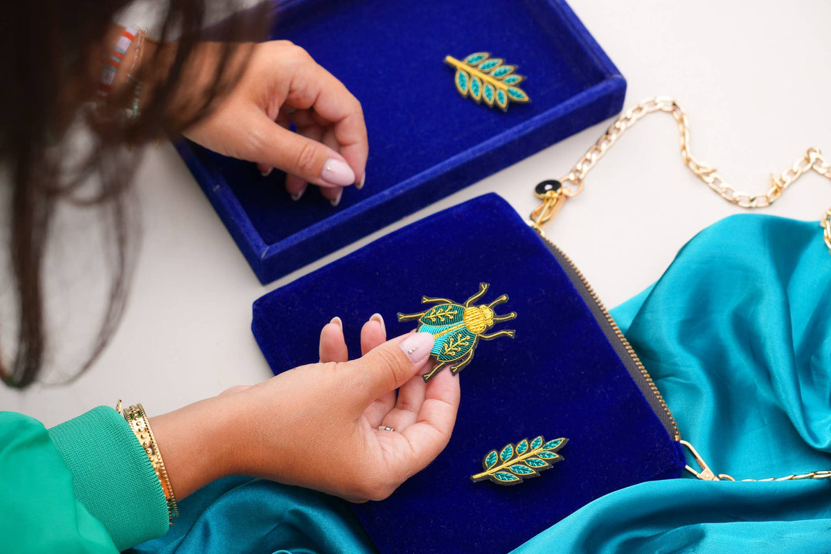 Broche Cétoine | Malicieuse | Vue 2 | Beluga Boutique