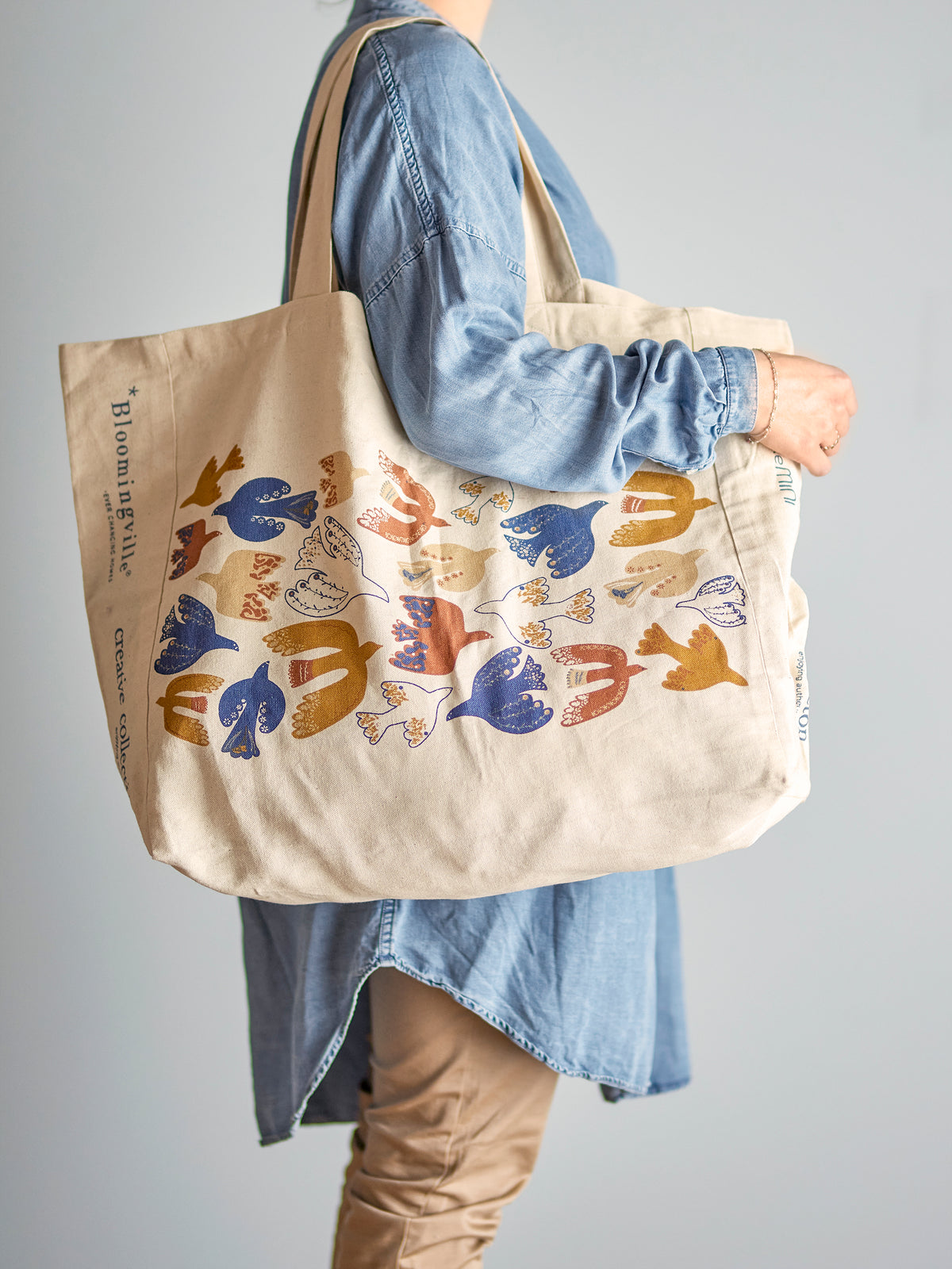 Sac de courses Anniversary en coton imprimé oiseaux et fleurs | Bloomingville | Vue 3 | Beluga Boutique