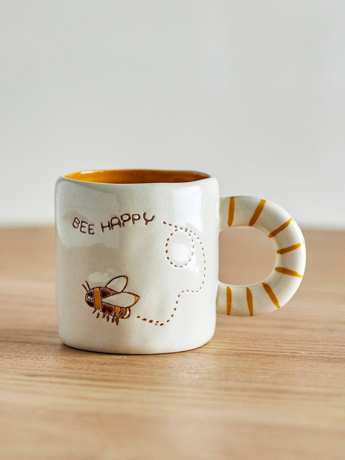 Tasse Cloudy en grès beige Bee Happy | Bloomingville | Vue 6 | Beluga Boutique