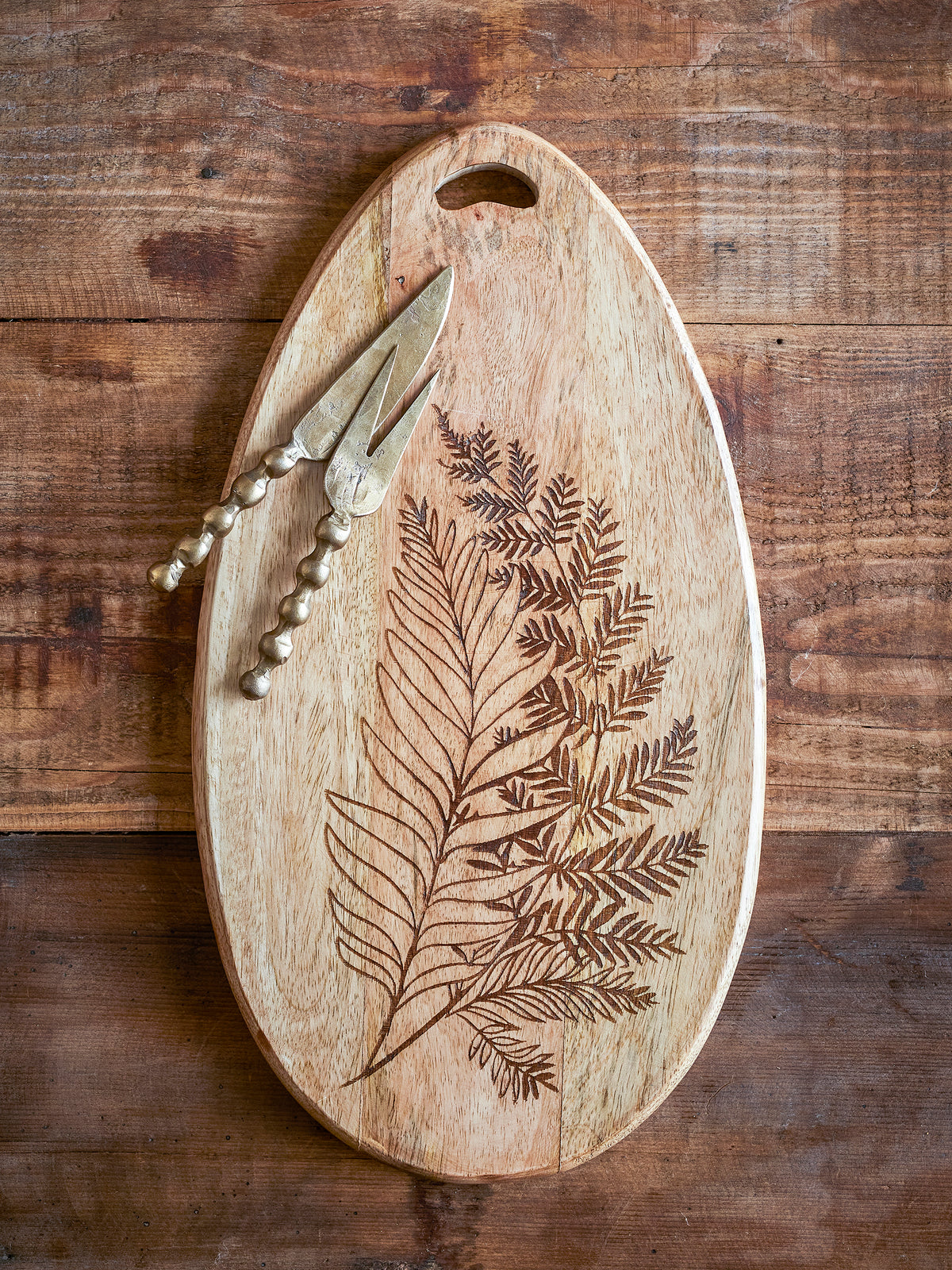 Planche à découper Moya en manguier FSC gravée de fougères | Bloomingville | Vue 4 | Beluga Boutique