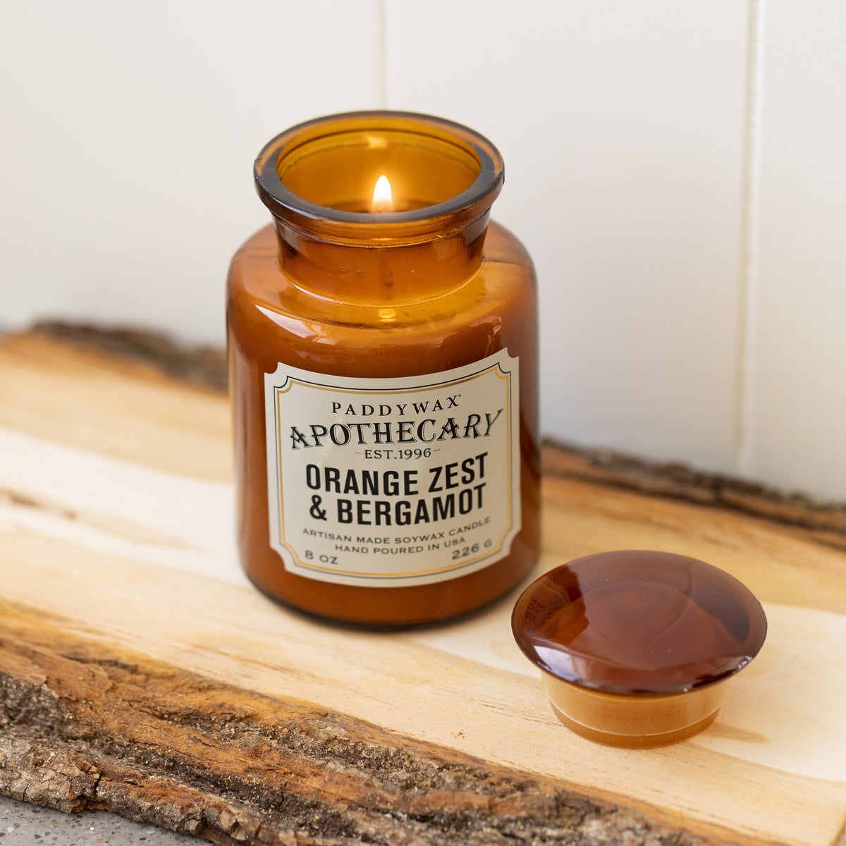 Bougie Apothecary en verre ambré 226 g, zeste d'orange et bergamote — La sélection Beluga