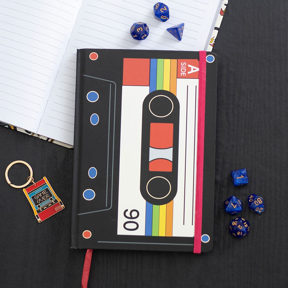 Carnet A5 cassette rétro en papier, 200 pages lignées (vue 2), Something Different | Beluga Boutique