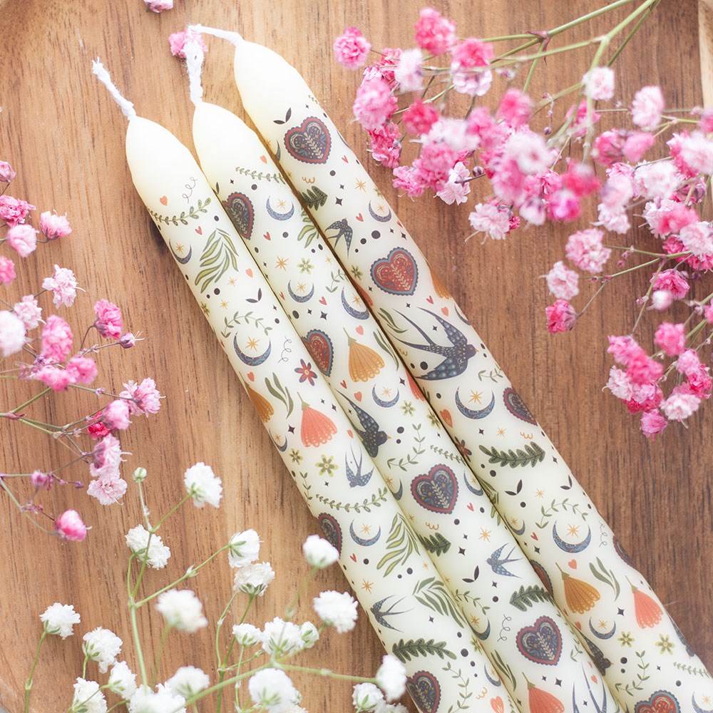 Lot de 3 bougies flambeau crème à motif floral (vue 2), Something Different | Beluga Boutique