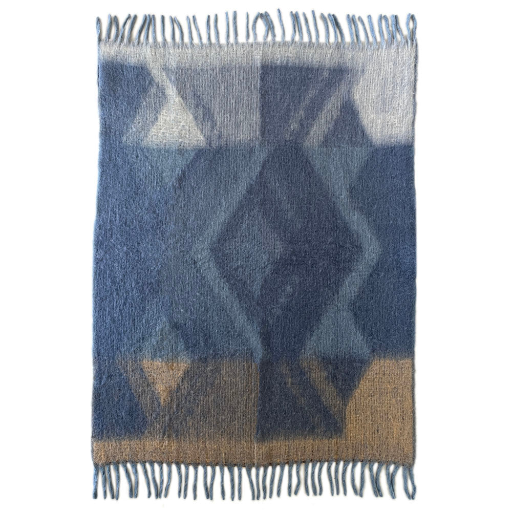 Plaid Zapotec doux en polyester recyclé | Bleu | Malagoon | Vue d'ensemble | Beluga Boutique