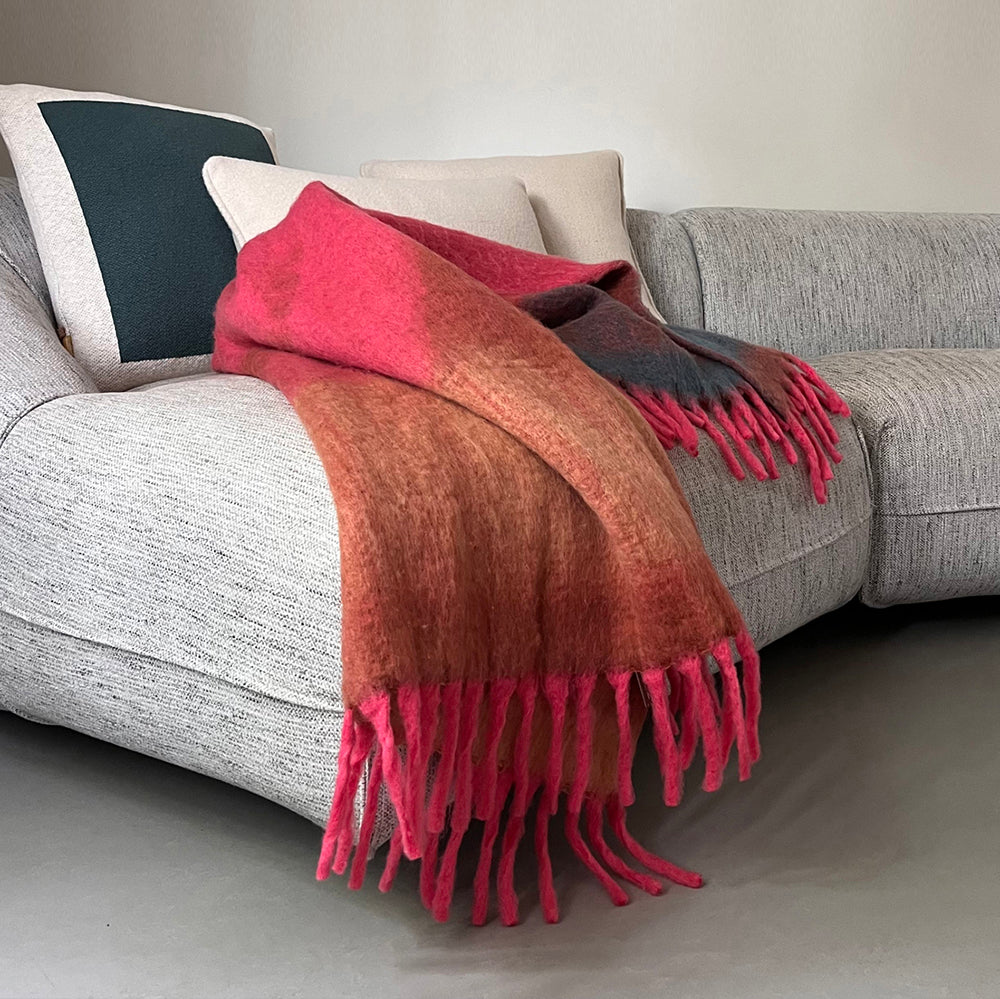 Plaid Zapotec doux en polyester recyclé | Rose | Malagoon | Mise en situation 2 | Beluga Boutique