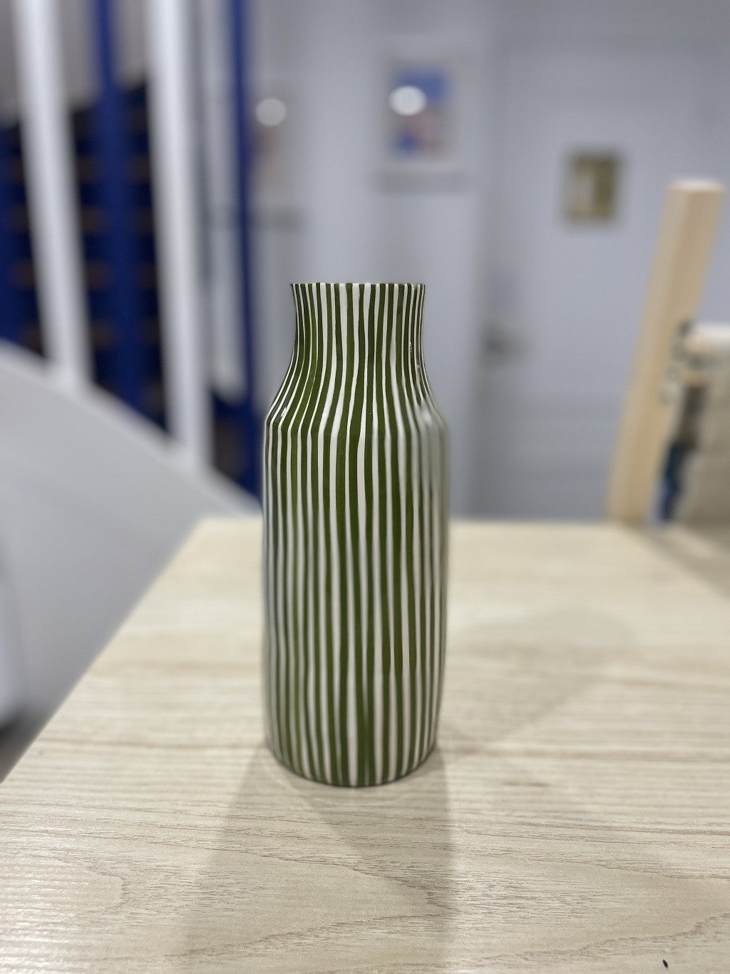 Petit vase carafe rayures