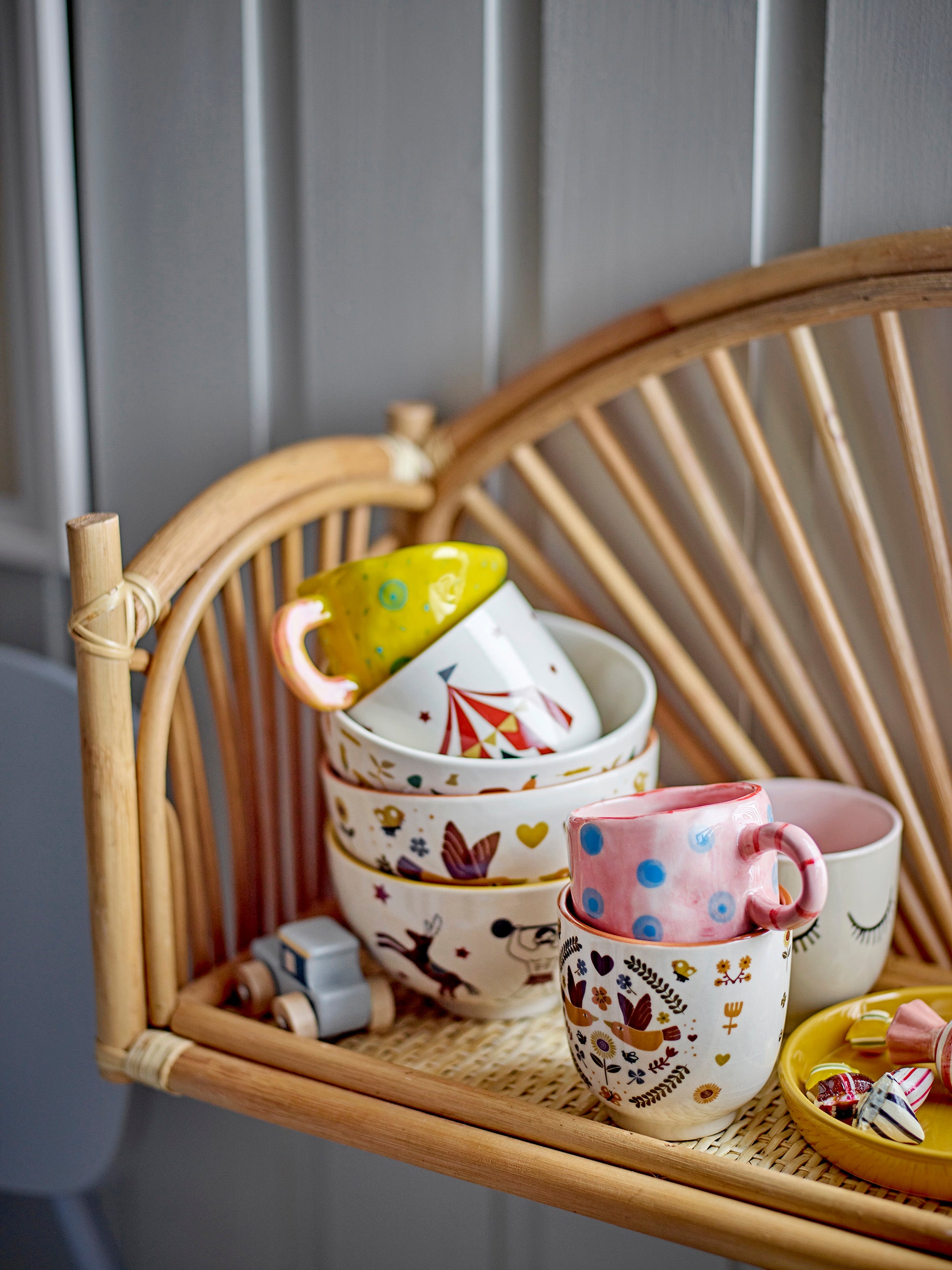 Tasse Nini en grès rose avec pois bleu