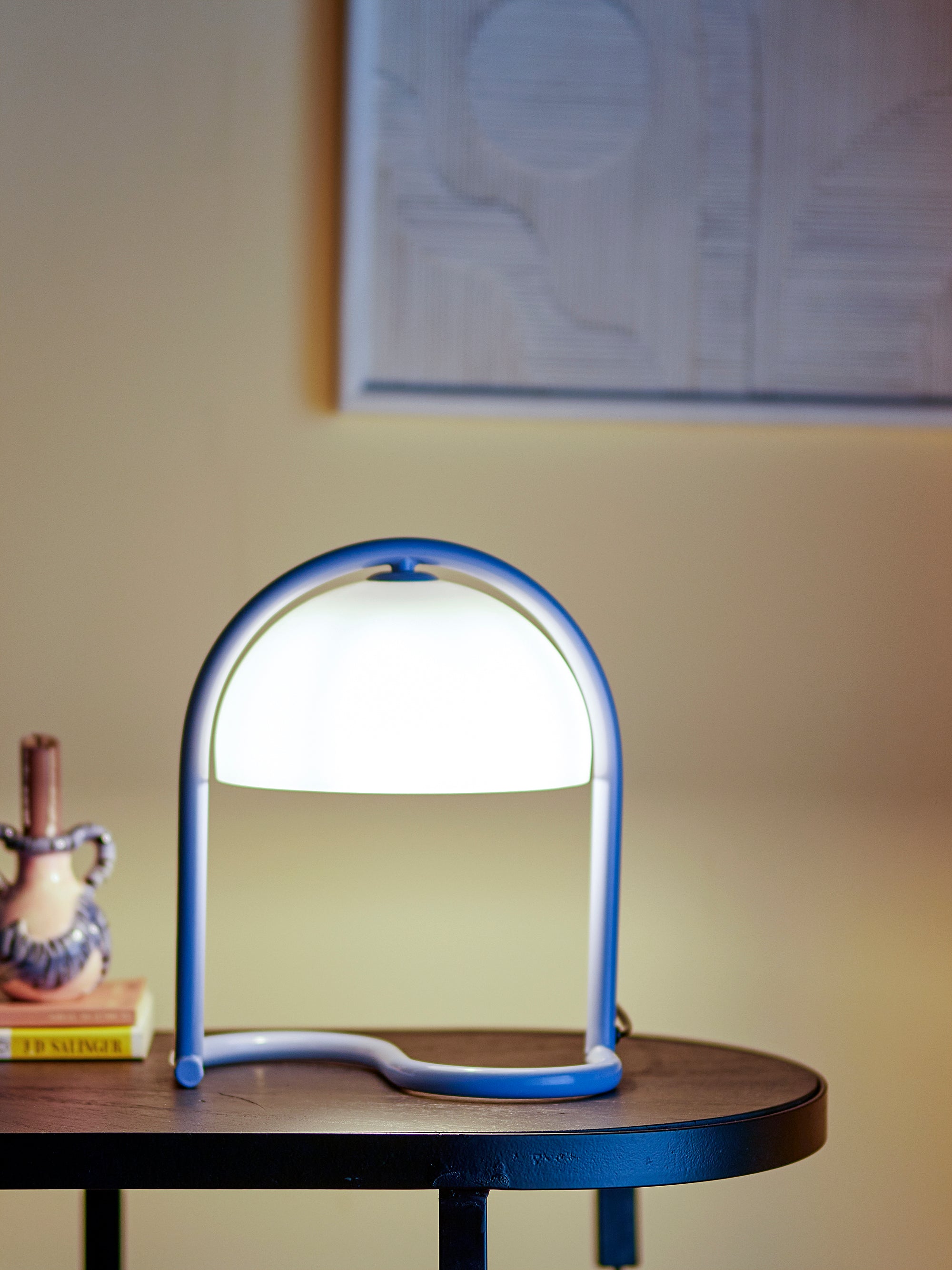 Lampe de table en acrylique bleu Favour