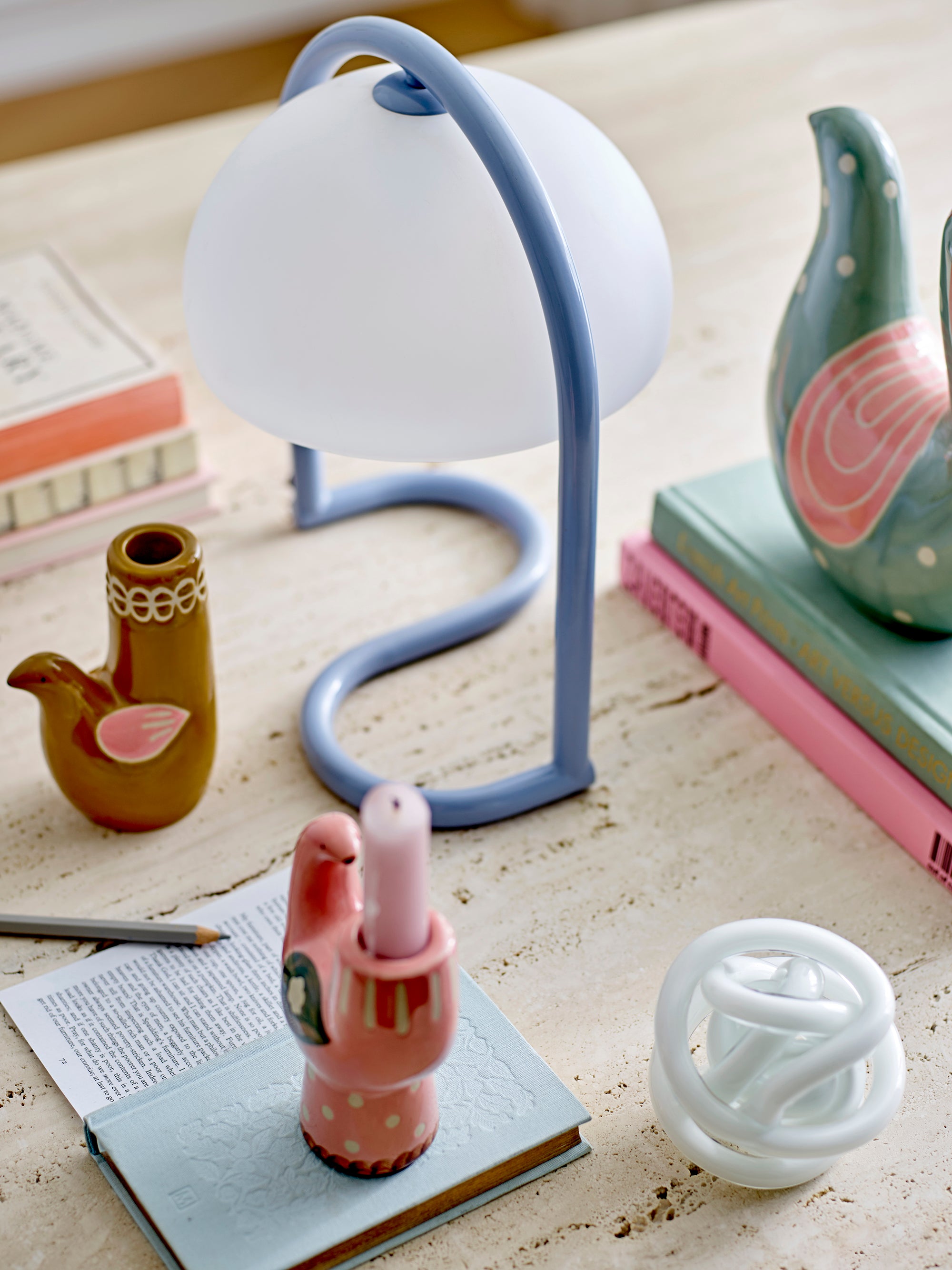 Lampe de table en acrylique bleu Favour
