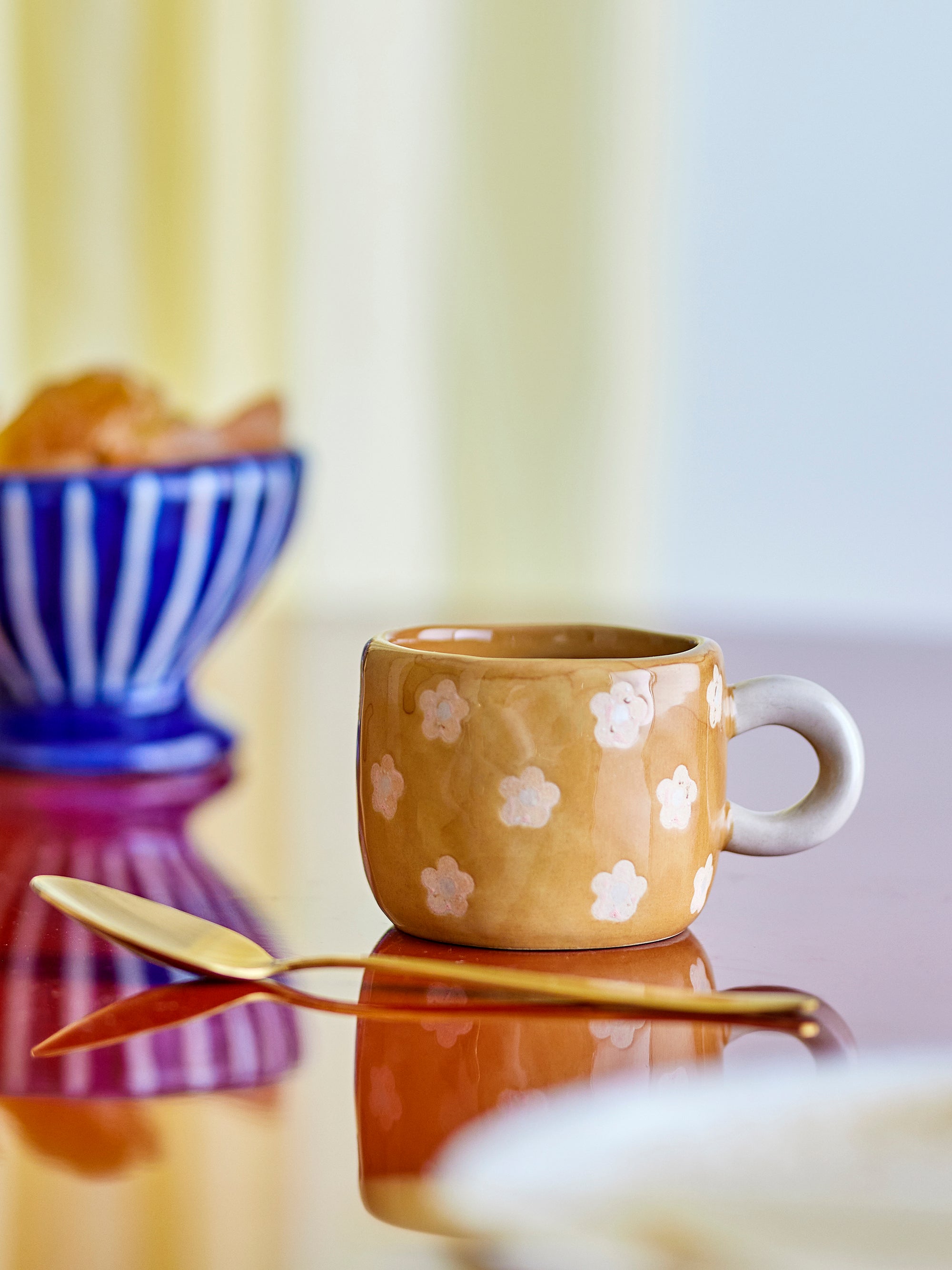 Tasse Nini en grès marron — vue 5 — Bloomingville