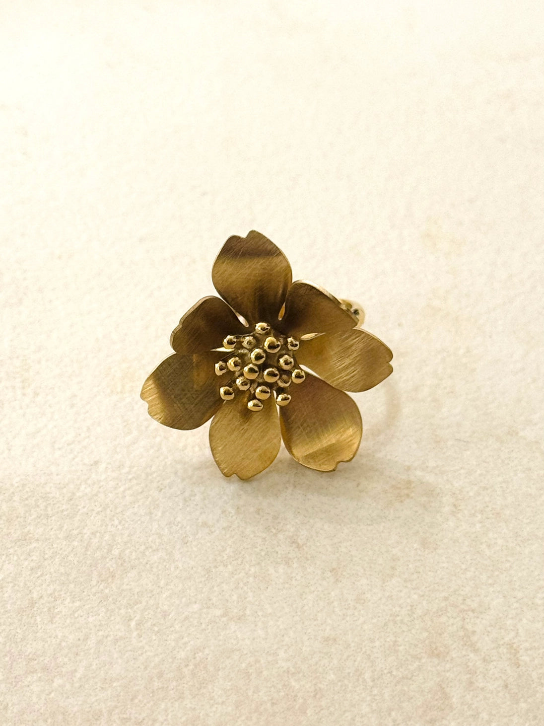 Bague florale réglable en acier inoxydable doré brossé