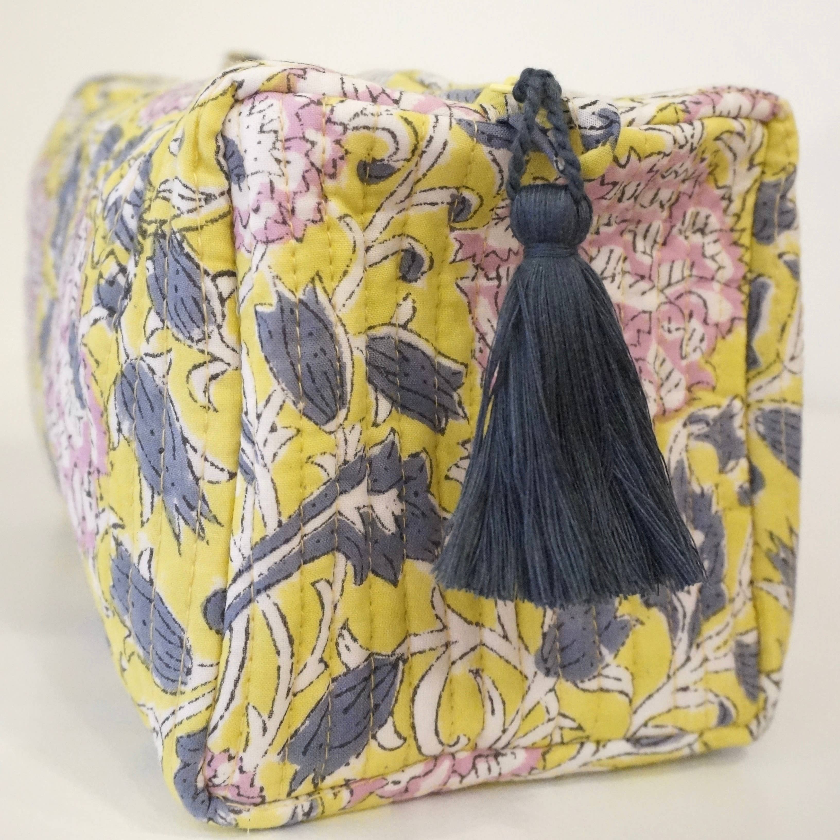 Trousse de toilette matelassée en coton imprimé chartreuse n117, Claire Beaugrand