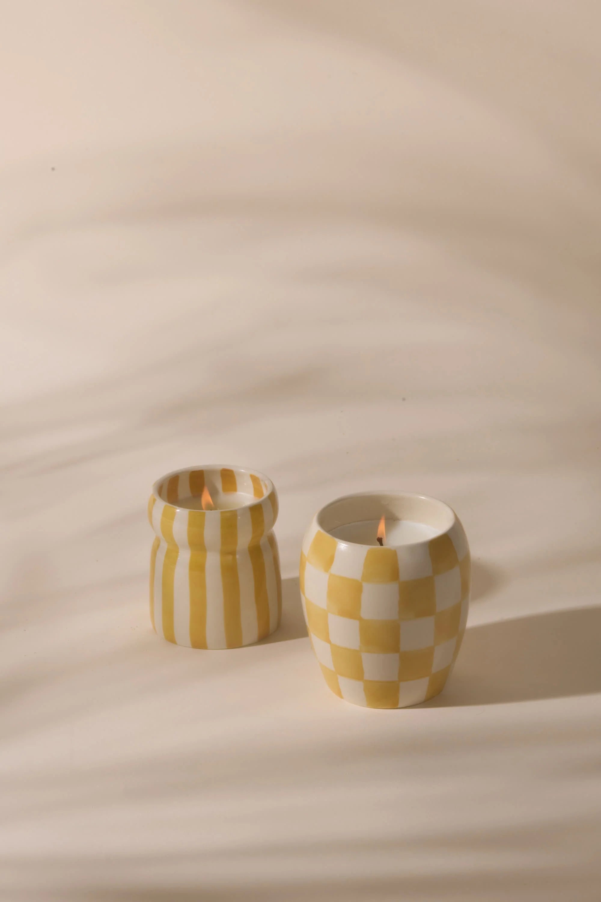 Bougie rayée ocre en céramique, Gold Coast 184g