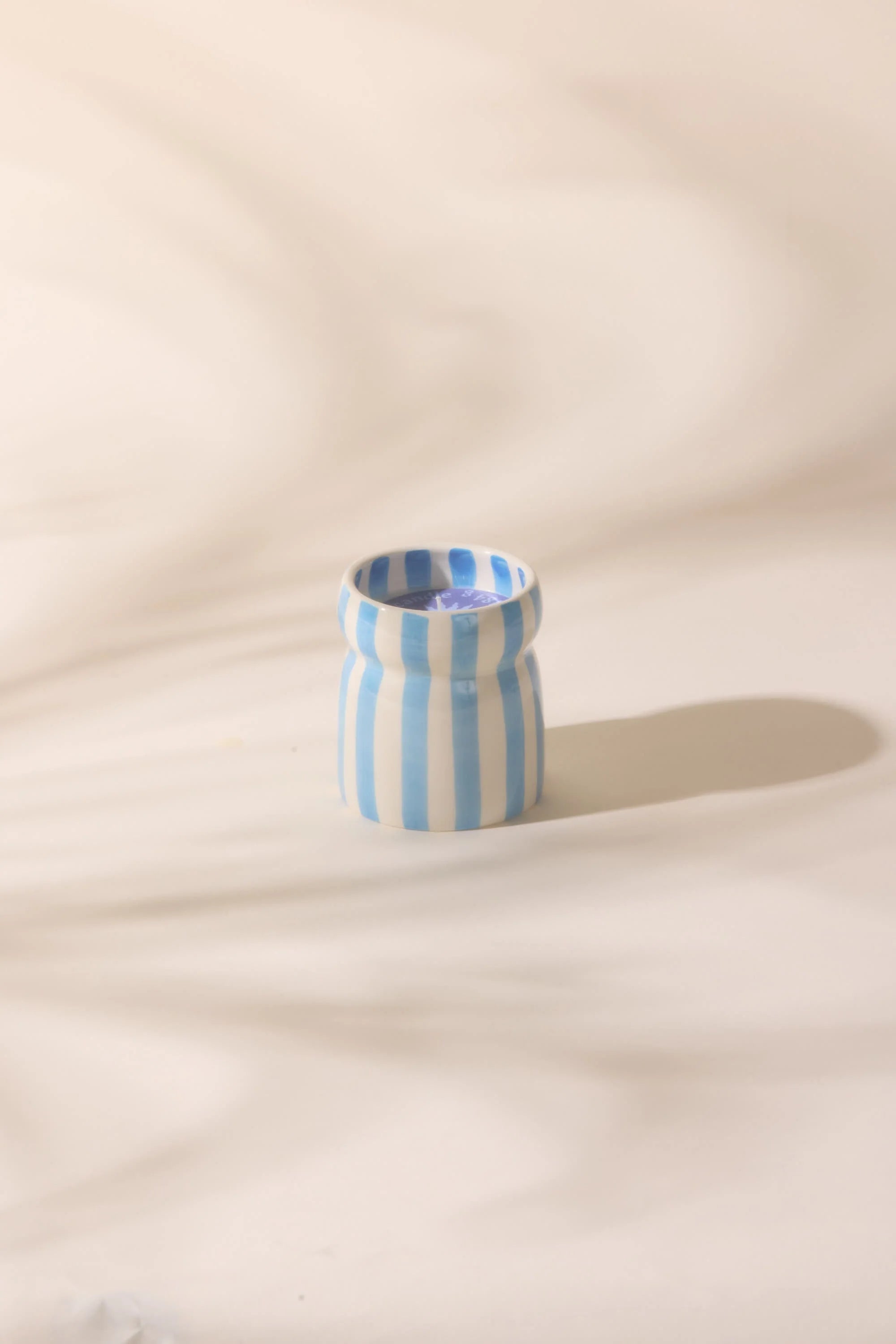 Bougie rayée bleu en céramique, Lost at Sea 184g