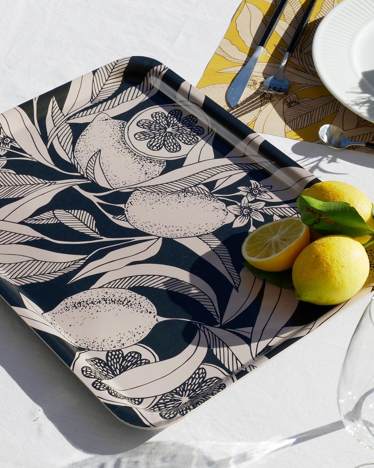 Plateau en bois rectangulaire Citrons, noir et blanc
