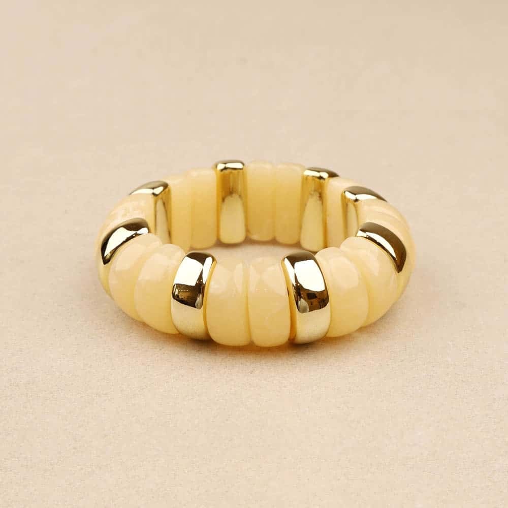 Bracelet Lysa en perles d'acétate beige crème et perles dorées, bijou La Sélection Beluga