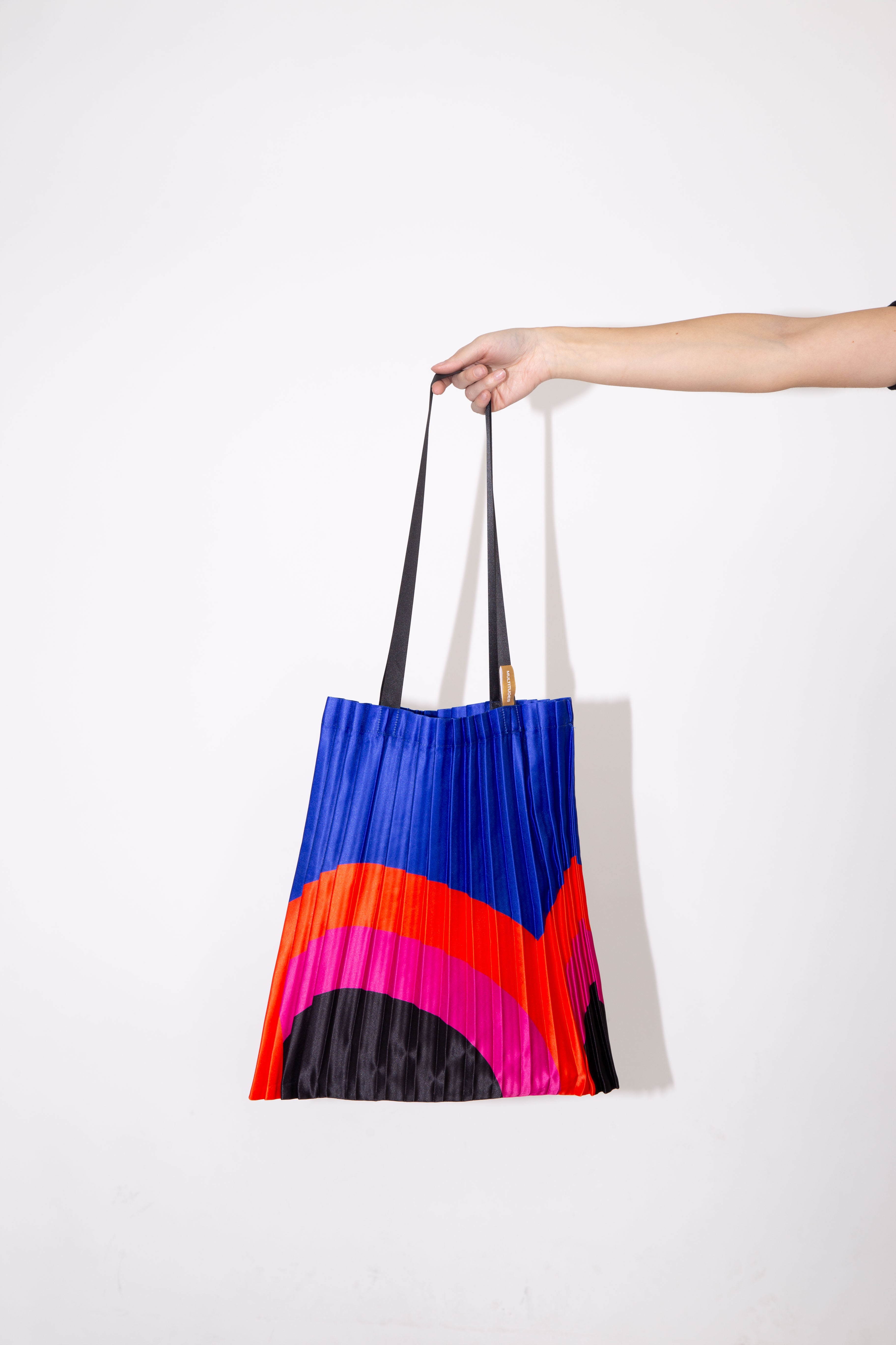 Tote bag en satin plissé Rainbow