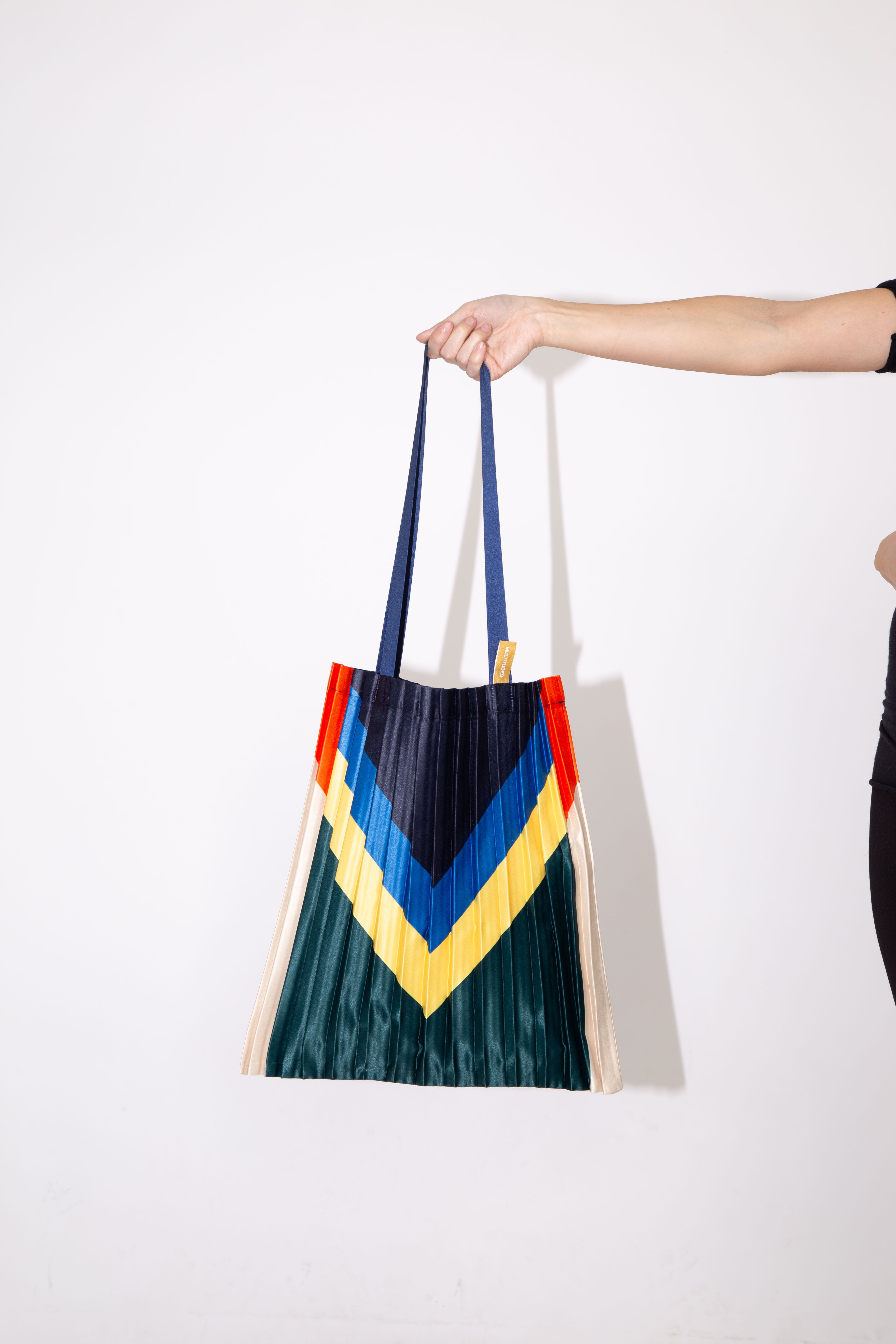 Tote bag en satin plissé Rei